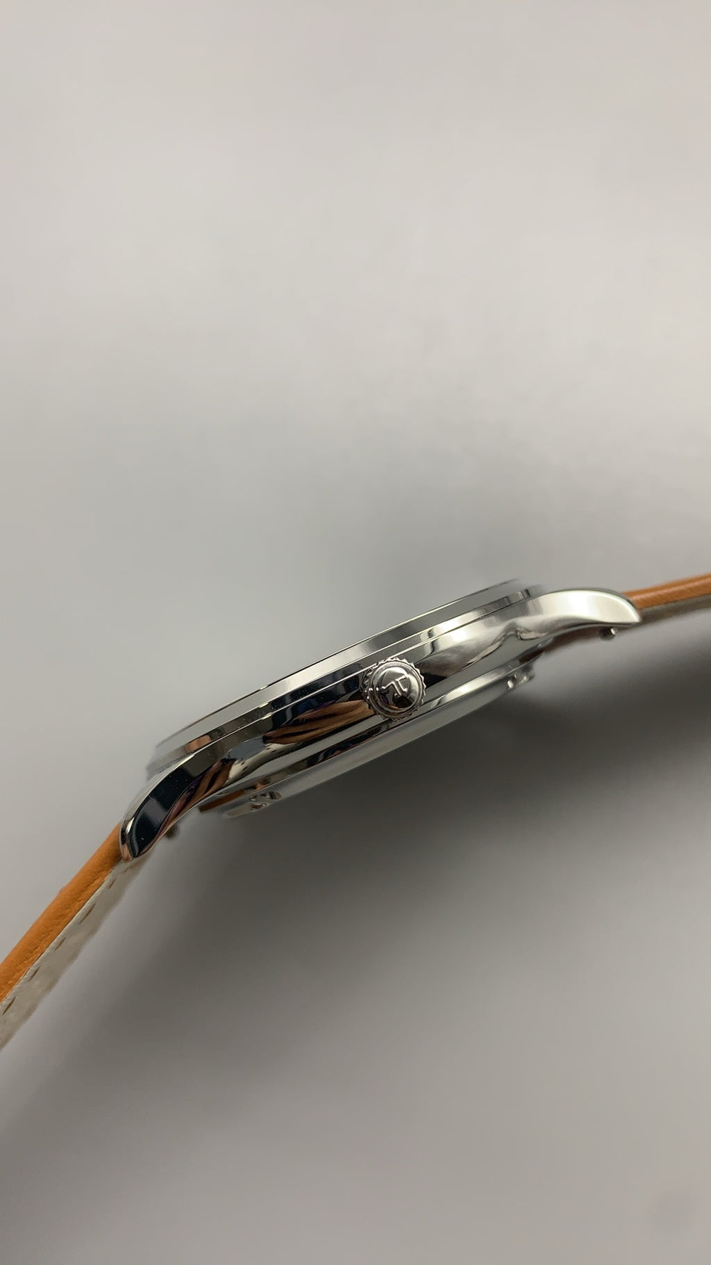 Jaeger-LeCoultre Master Control Date | 40MM | Stainless Steel Case | Date Function | Silver Dial | Light Brown Calfskin Strap | Automatic Movement Cal.899