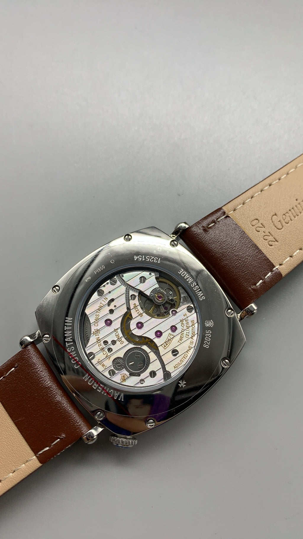 Vacheron Constantin Historiques American 1921 | 40MM | ตัวเรือนสแตนเลสสตีล | หน้าปัดเอียง 45 องศา | หน้าปัดสีขาว | สายหนังวัวสีน้ำตาล | กลไกอัตโนมัติ Cal.4400 AS