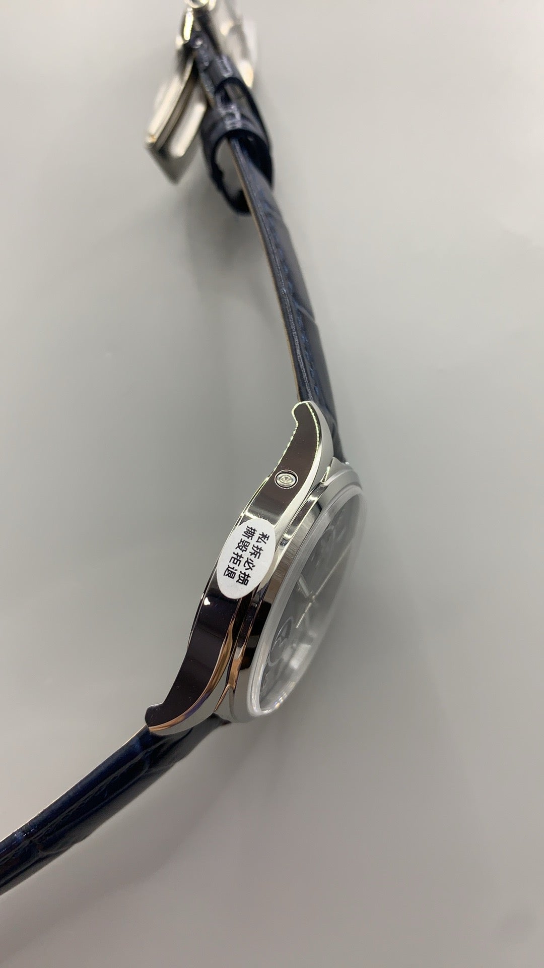 Vacheron Constantin Fiftysix Complete Calendar 4000E | 40MM | ตัวเรือนสแตนเลสสตีล | ฟังก์ชันปฏิทินสมบูรณ์ + ข้างขึ้นข้างแรม | หน้าปัดสีน้ำเงิน | สายหนังจระเข้สีน้ำเงิน | กลไกอัตโนมัติ Cal.2460 QCL/1