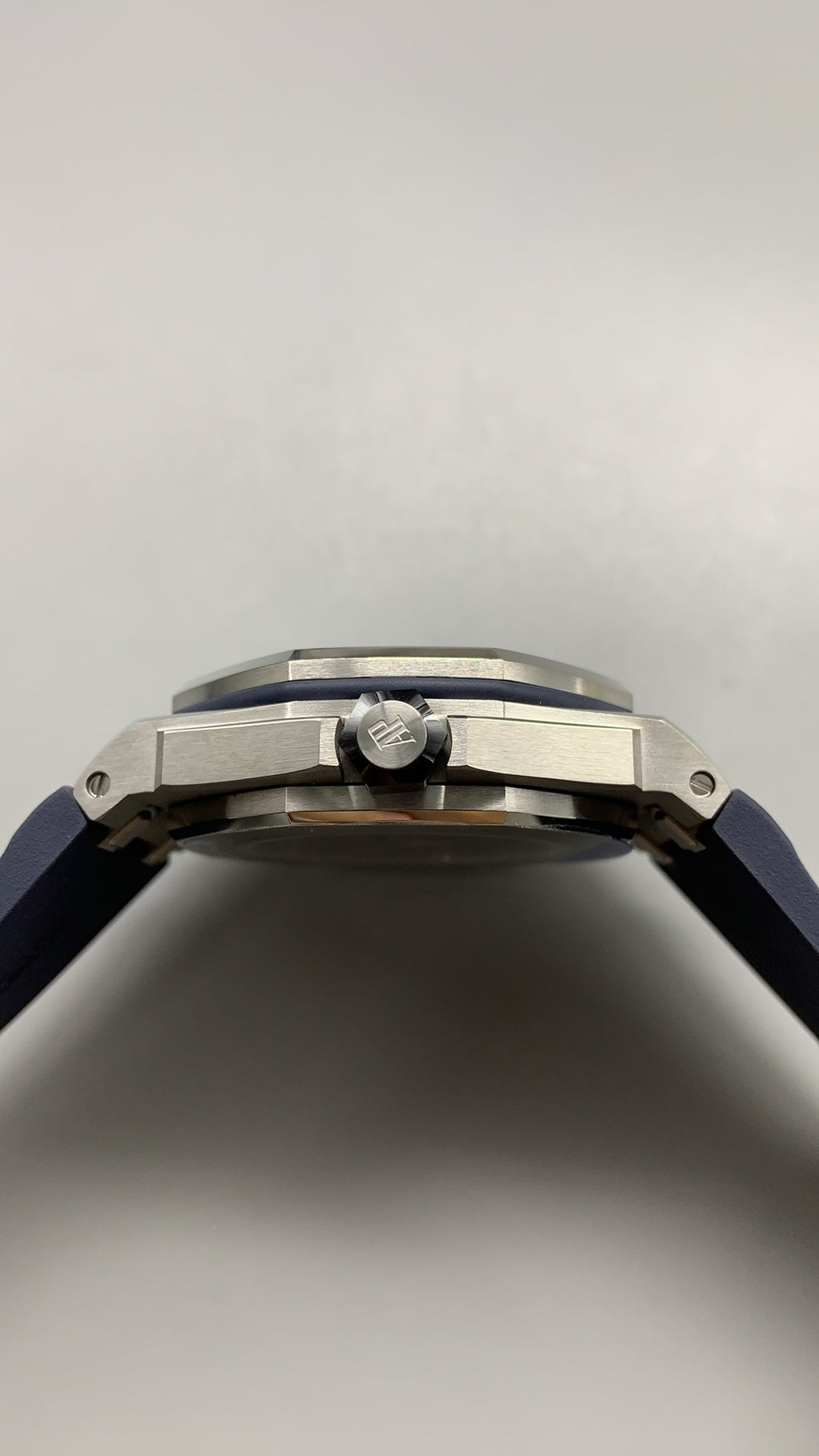 Audemars Piguet Royal Oak Offshore Diver 15720ST | 42MM | Stainless Steel Case | Blue Dial | Automatic Movement Cal.4308