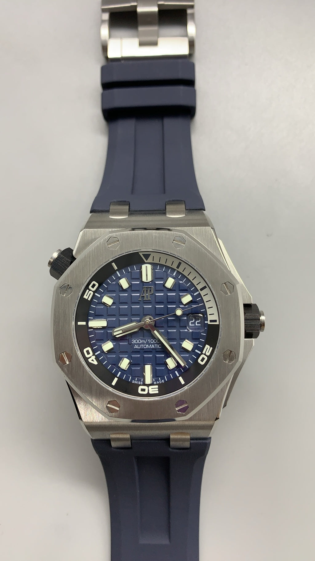 Audemars Piguet Royal Oak Offshore Diver 15720ST | 42MM | Stainless Steel Case | Blue Dial | Automatic Movement Cal.4308