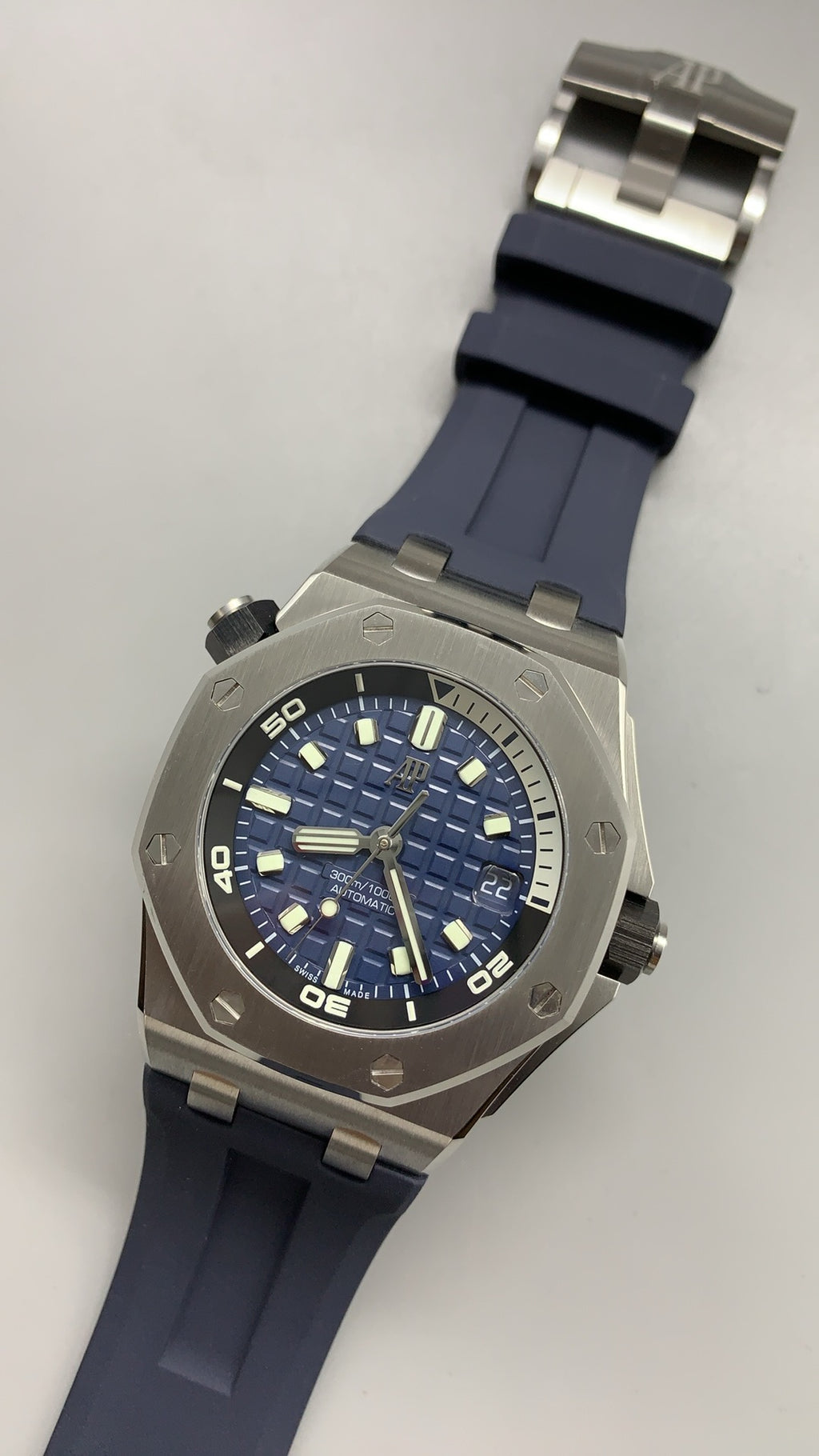 Audemars Piguet Royal Oak Offshore Diver 15720ST | 42MM | Stainless Steel Case | Blue Dial | Automatic Movement Cal.4308