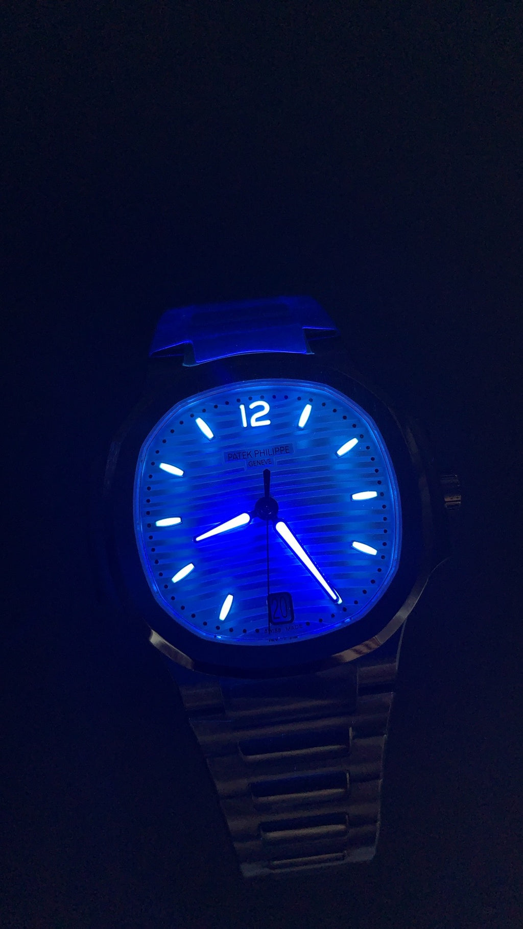 Patek Philippe Nautilus 7118 | 35.2MM | หน้าปัดเปลือกหอยมุกสีขาว | ประดับเพชร | กลไกอัตโนมัติ Cal.324 S C