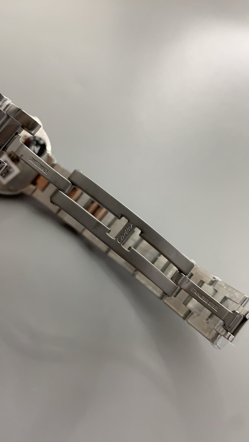 Cartier Ballon Bleu de Cartier | ขนาด 28 มม. | หน้าปัดเปลือกหอย | สองกษัตริย์ (สแตนเลสสตีล+สีโรสโกลด์) | ควอตซ์ (Quartz)