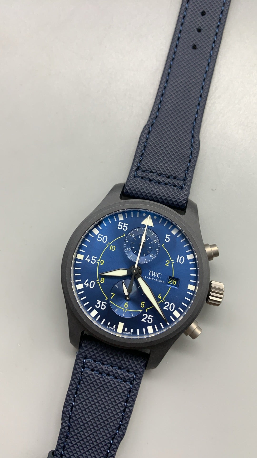 IWC Pilot's Watch Chronograph Blue Angels | 44.5MM | ตัวเรือนเซรามิกสีดำ | ฟังก์ชันจับเวลา | หน้าปัดสีน้ำเงิน | สายผ้าไนลอนสีน้ำเงิน | กลไกอัตโนมัติ Cal.89361