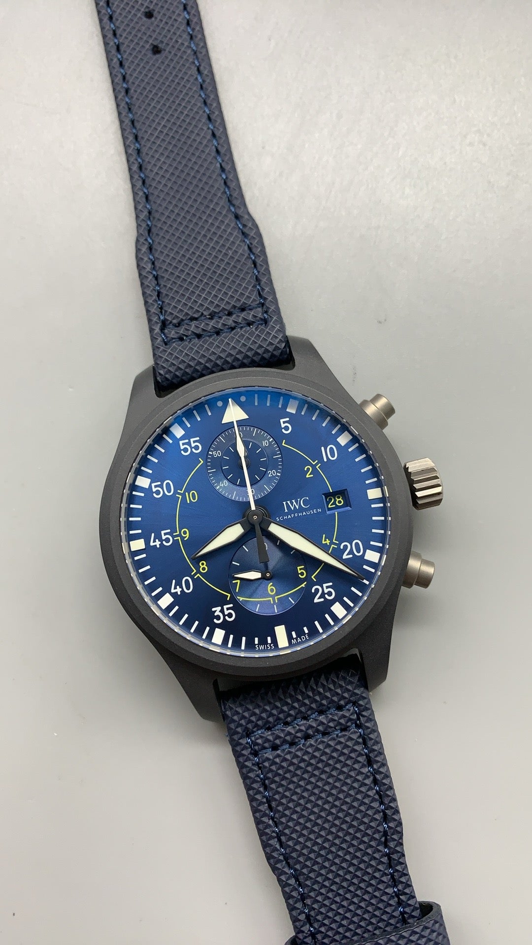 IWC Pilot's Watch Chronograph Blue Angels | 44.5MM | ตัวเรือนเซรามิกสีดำ | ฟังก์ชันจับเวลา | หน้าปัดสีน้ำเงิน | สายผ้าไนลอนสีน้ำเงิน | กลไกอัตโนมัติ Cal.89361