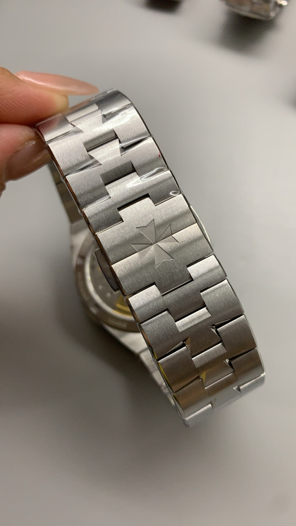 Vacheron Constantin Overseas 4500V | 41MM | ตัวเรือนสแตนเลสสตีล | ฟังก์ชันวันที่ | หน้าปัดสีน้ำเงิน | สายเหล็กสแตนเลส | กลไกอัตโนมัติ Cal.5100