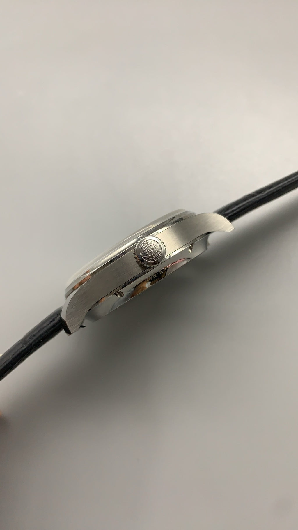 IWC Portugieser Perpetual Calendar 44 | 44.2MM | ตัวเรือนสแตนเลสสตีล | ปฏิทินถาวร + พลังงานสำรอง 7 วัน | หน้าปัดสีเขียว | สายหนังจระเข้สีดำ | กลไกอัตโนมัติ Cal.52610