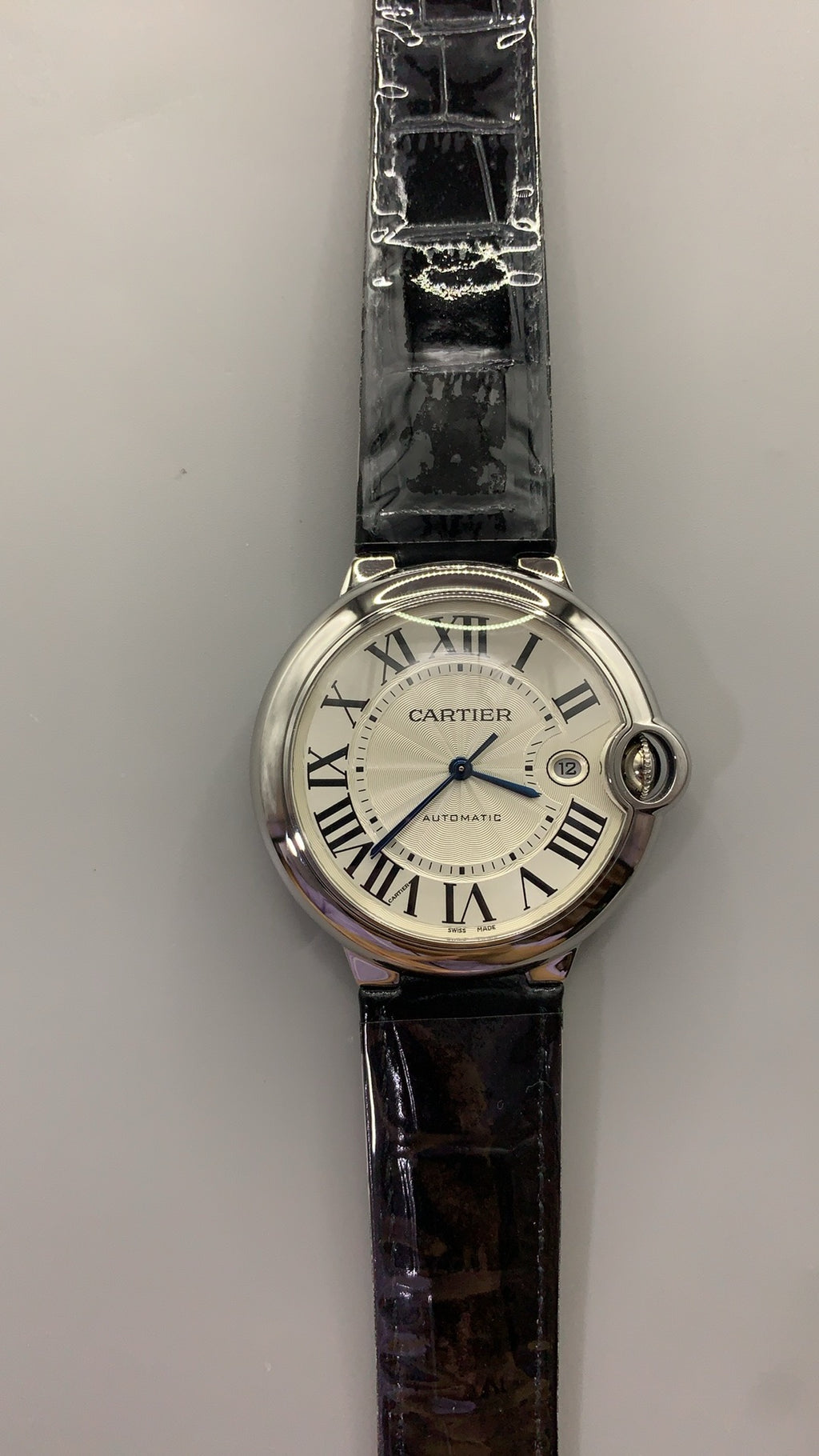 Cartier Ballon Bleu de Cartier | ขนาด 42 มม. | หน้าปัดสีดำ | สายหนังสีดำ | อัตโนมัติ