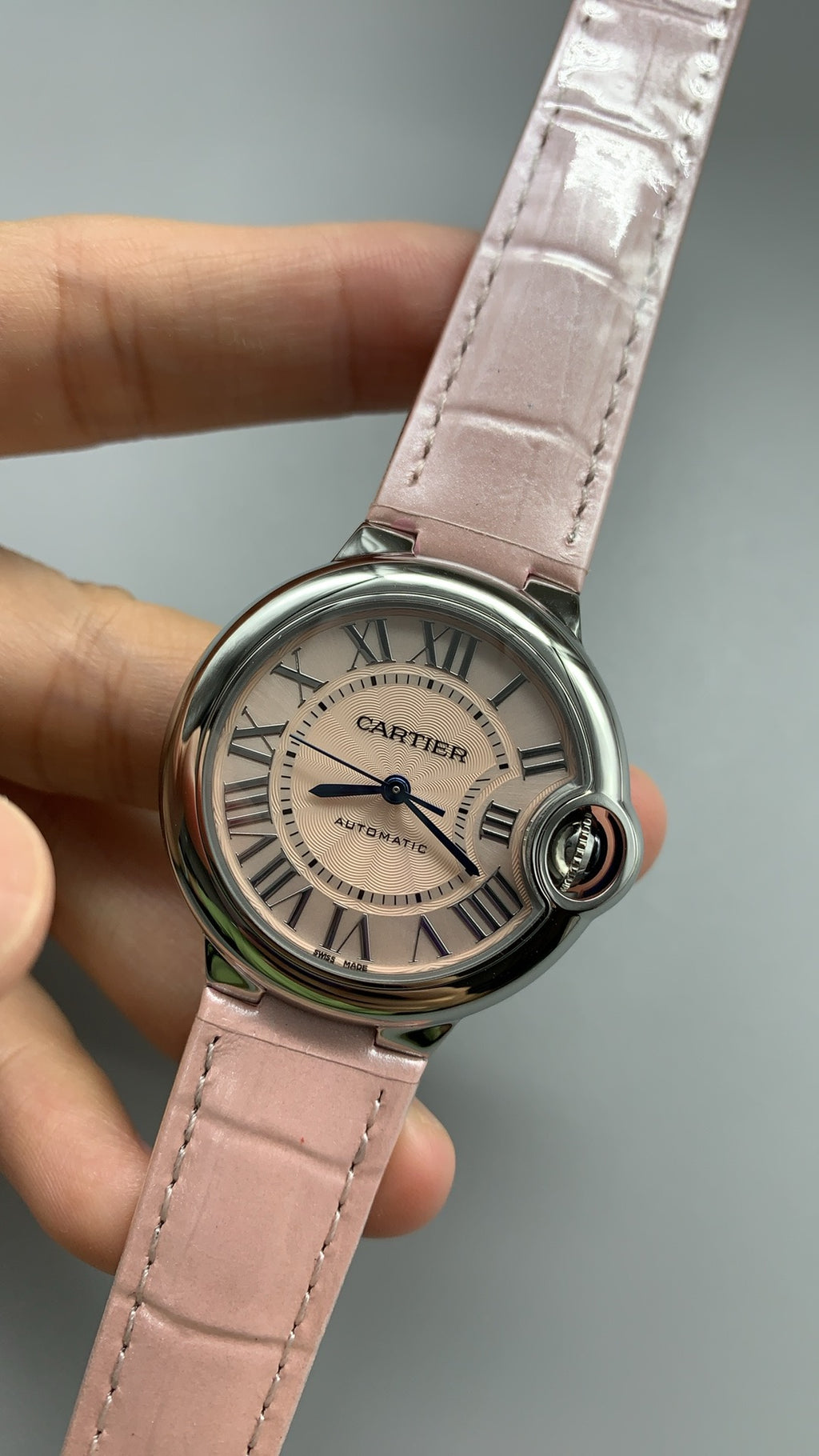 Cartier Ballon Bleu de Cartier | ขนาด 33 มม. | หน้าปัดสีชมพู | อัตโนมัติ