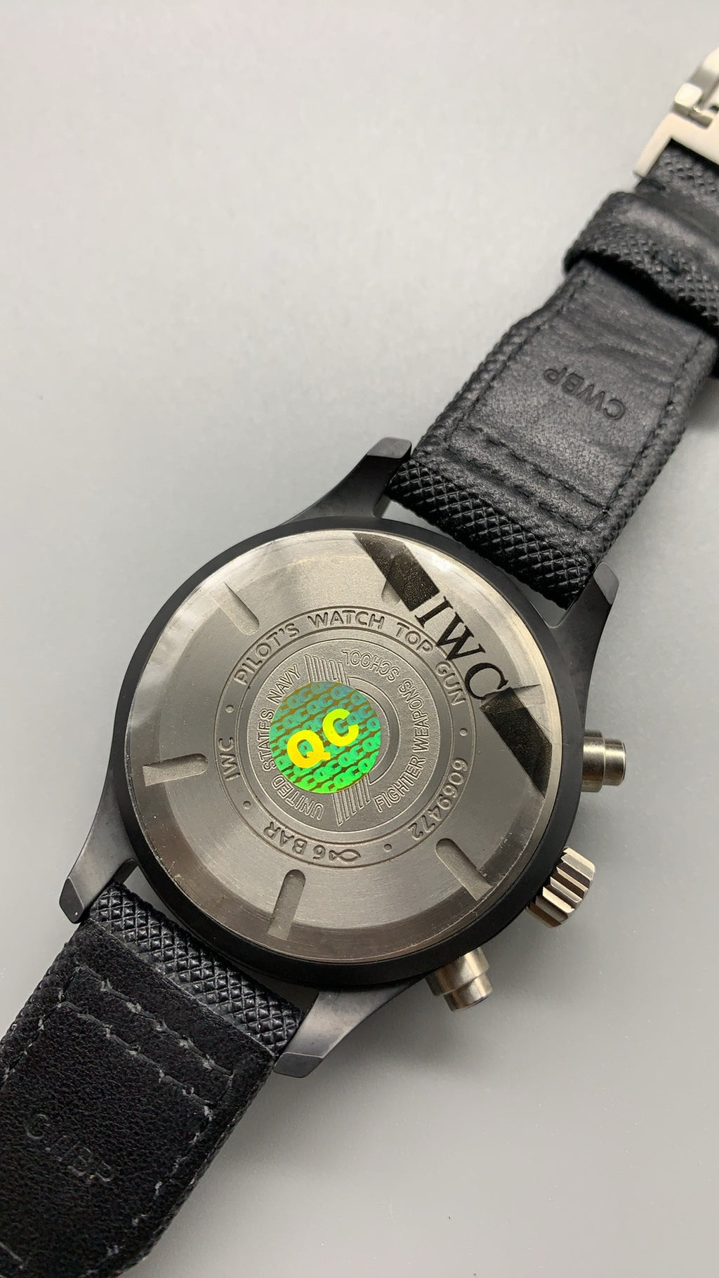 IWC Pilot's Watch | 40MM | ตัวเรือนสแตนเลสสตีล | ฟังก์ชันวันที่ | หน้าปัดสีดำ | สายหนังวัวสีดำ | กลไกอัตโนมัติ Cal.32111
