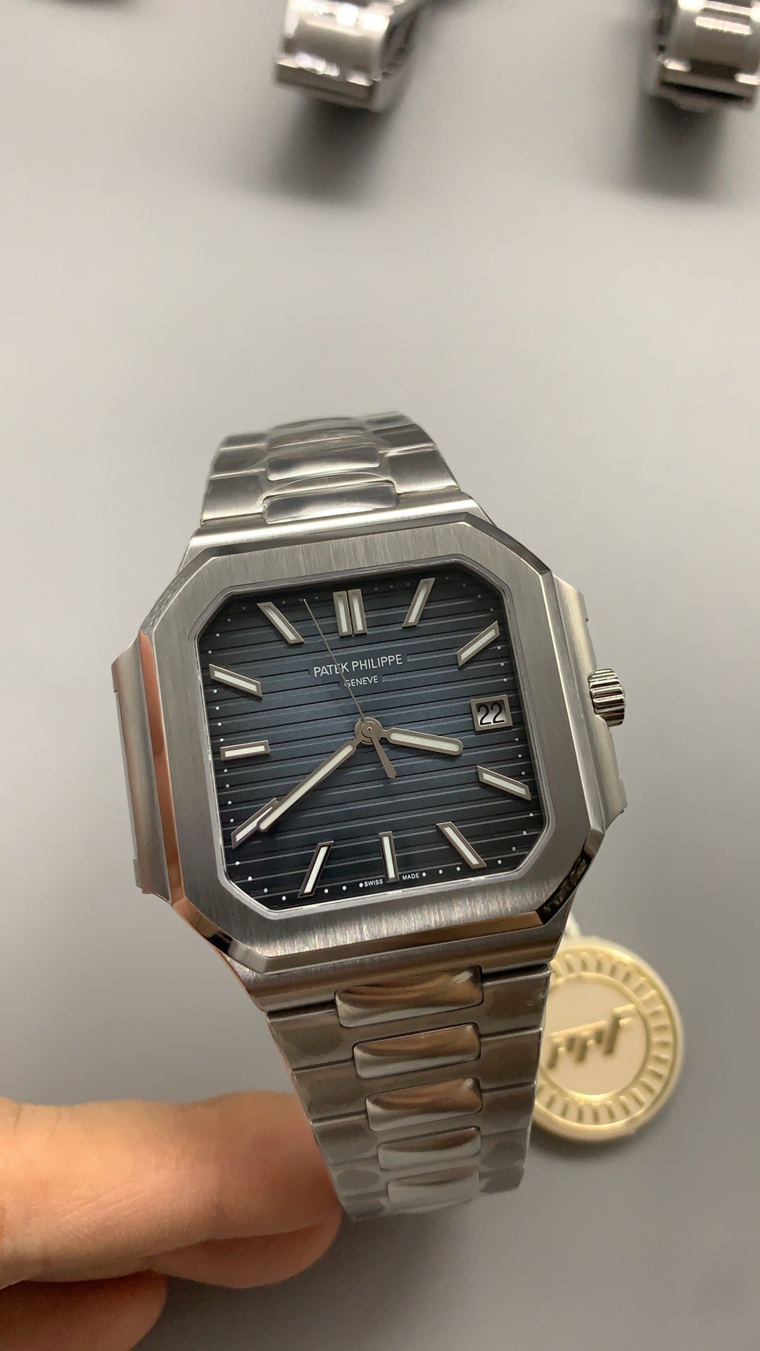 Patek Philippe Nautilus 5821 | 41MM | หน้าปัดสีน้ำเงินซันเรย์ | ตัวเรือนสแตนเลสสตีล | กลไกอัตโนมัติ Cal.26-330