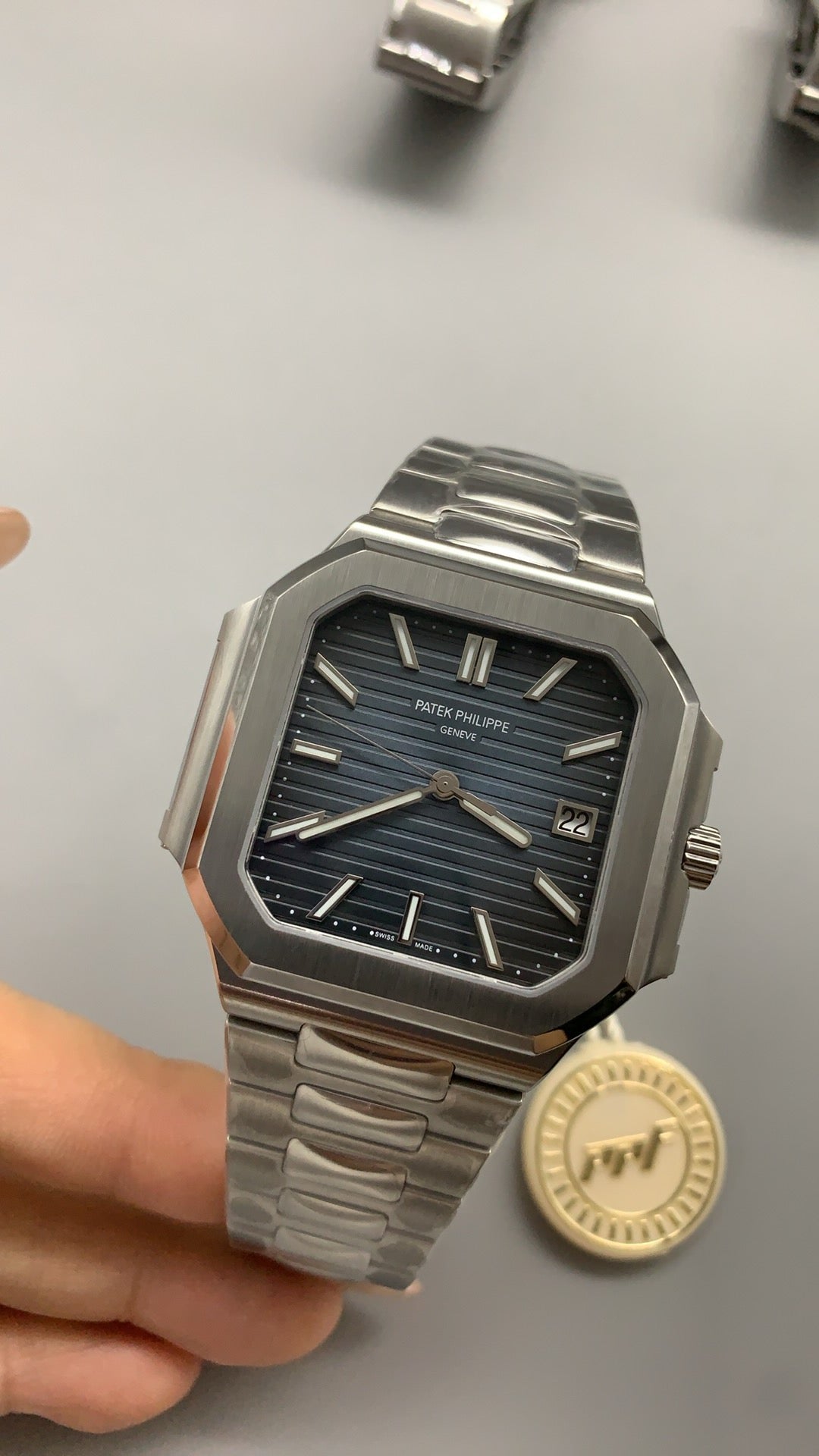 Patek Philippe Nautilus 5821 | 41MM | หน้าปัดสีน้ำเงินซันเรย์ | ตัวเรือนสแตนเลสสตีล | กลไกอัตโนมัติ Cal.26-330
