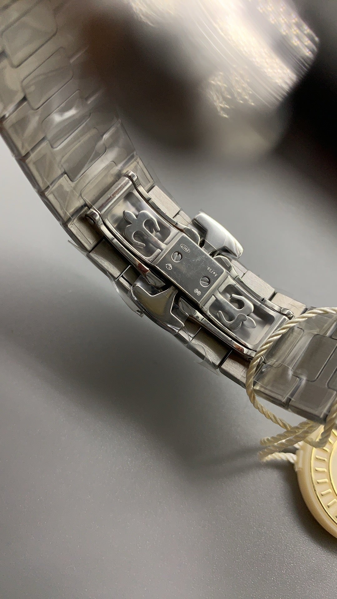 Patek Philippe Nautilus 5821 | 41MM | หน้าปัดสีน้ำเงินซันเรย์ | ตัวเรือนสแตนเลสสตีล | กลไกอัตโนมัติ Cal.26-330