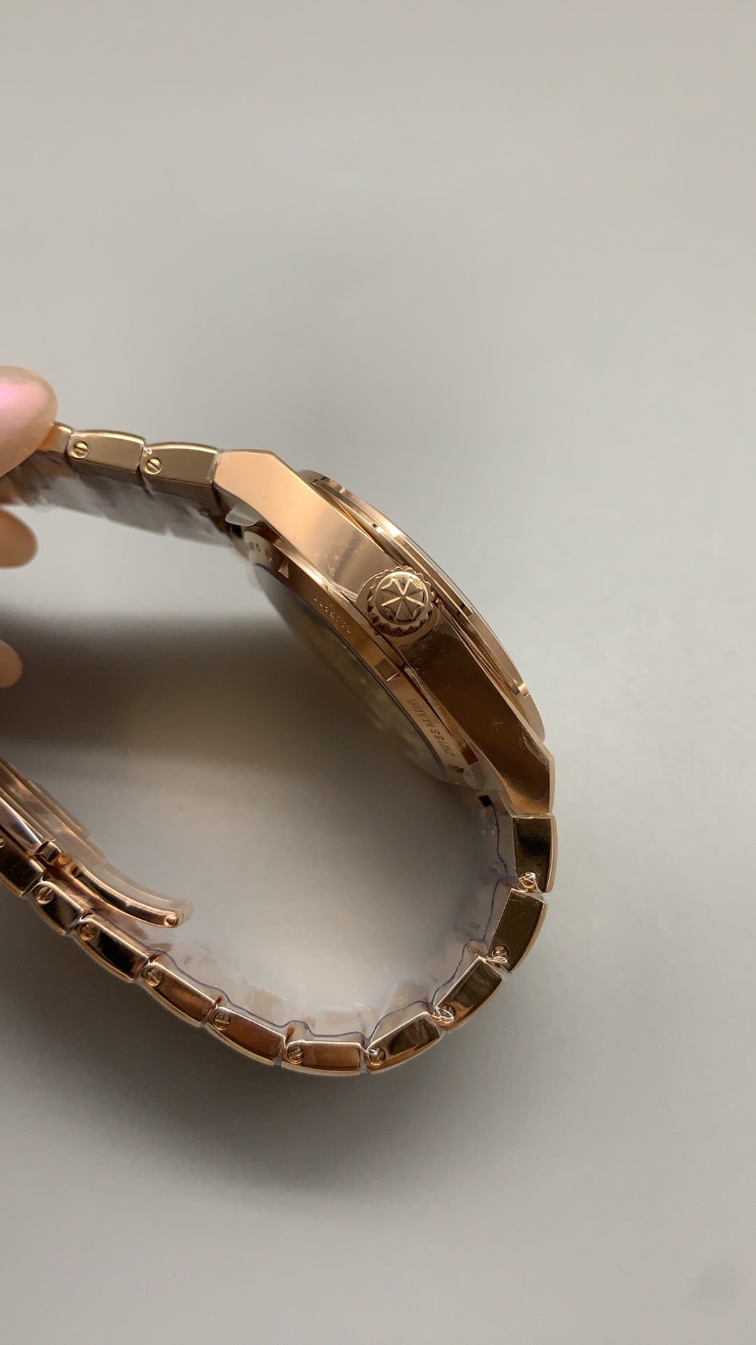 Vacheron Constantin Overseas 4500V | 41MM | ตัวเรือนสแตนเลสสตีลเคลือบสีโรสโกลด์ | ฟังก์ชันวันที่ | หน้าปัดสีน้ำตาลซันเบิร์สต์ | กลไกอัตโนมัติ Cal.5100