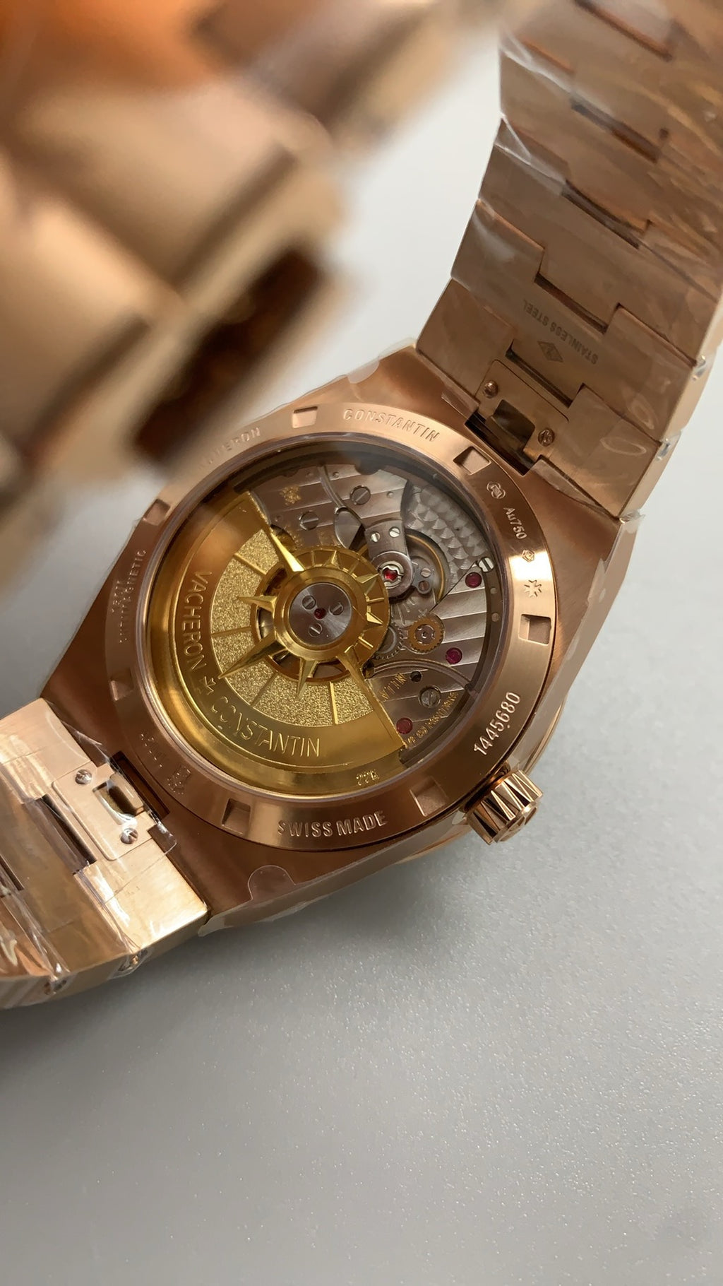 Vacheron Constantin Overseas 4500V | 41MM | ตัวเรือนสแตนเลสสตีลเคลือบสีโรสโกลด์ | ฟังก์ชันวันที่ | หน้าปัดสีน้ำตาลซันเบิร์สต์ | กลไกอัตโนมัติ Cal.5100