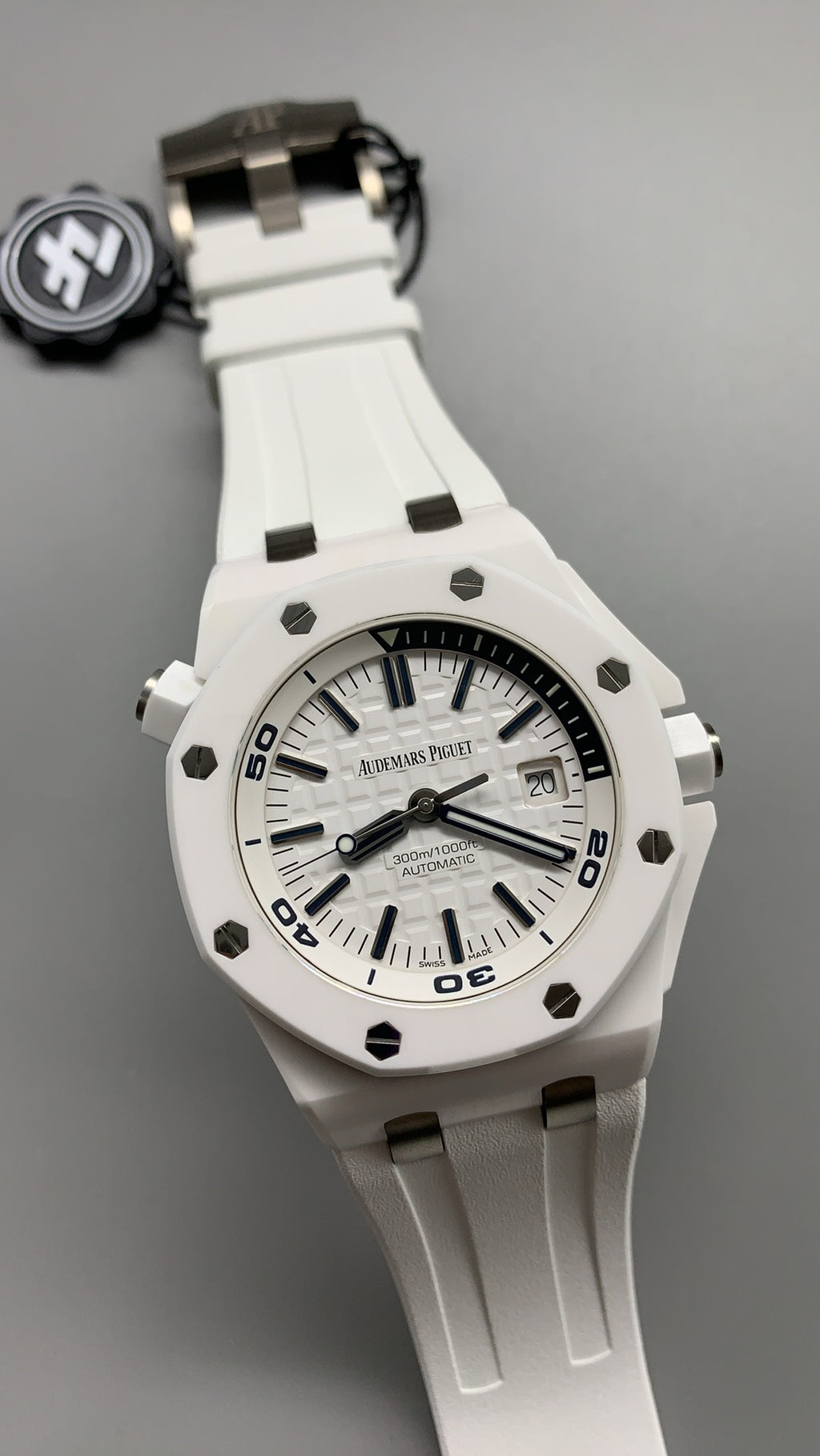 Audemars Piguet Royal Oak Offshore Diver 15707CE | 42MM | White ceramic case | White dial | Automatic movement Cal.3120