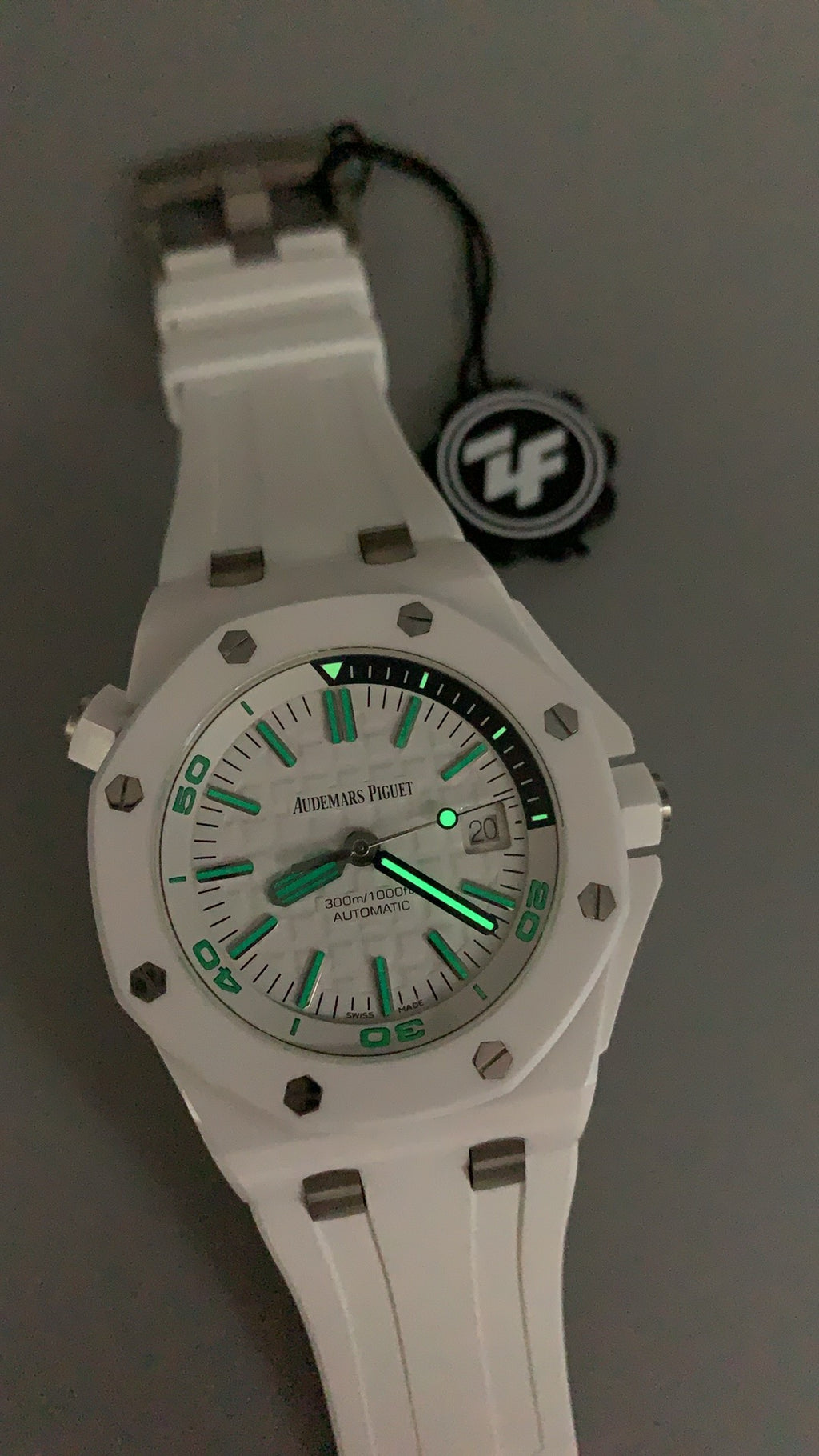 Audemars Piguet Royal Oak Offshore Diver 15707CE | 42MM | White ceramic case | White dial | Automatic movement Cal.3120
