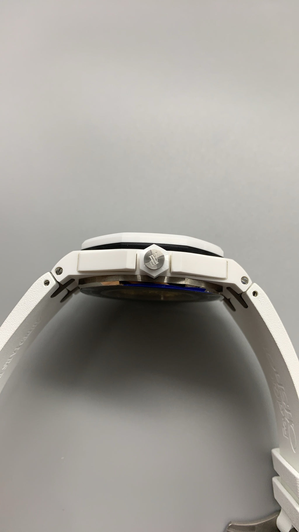 Audemars Piguet Royal Oak Offshore Diver 15707CE | 42MM | White ceramic case | White dial | Automatic movement Cal.3120