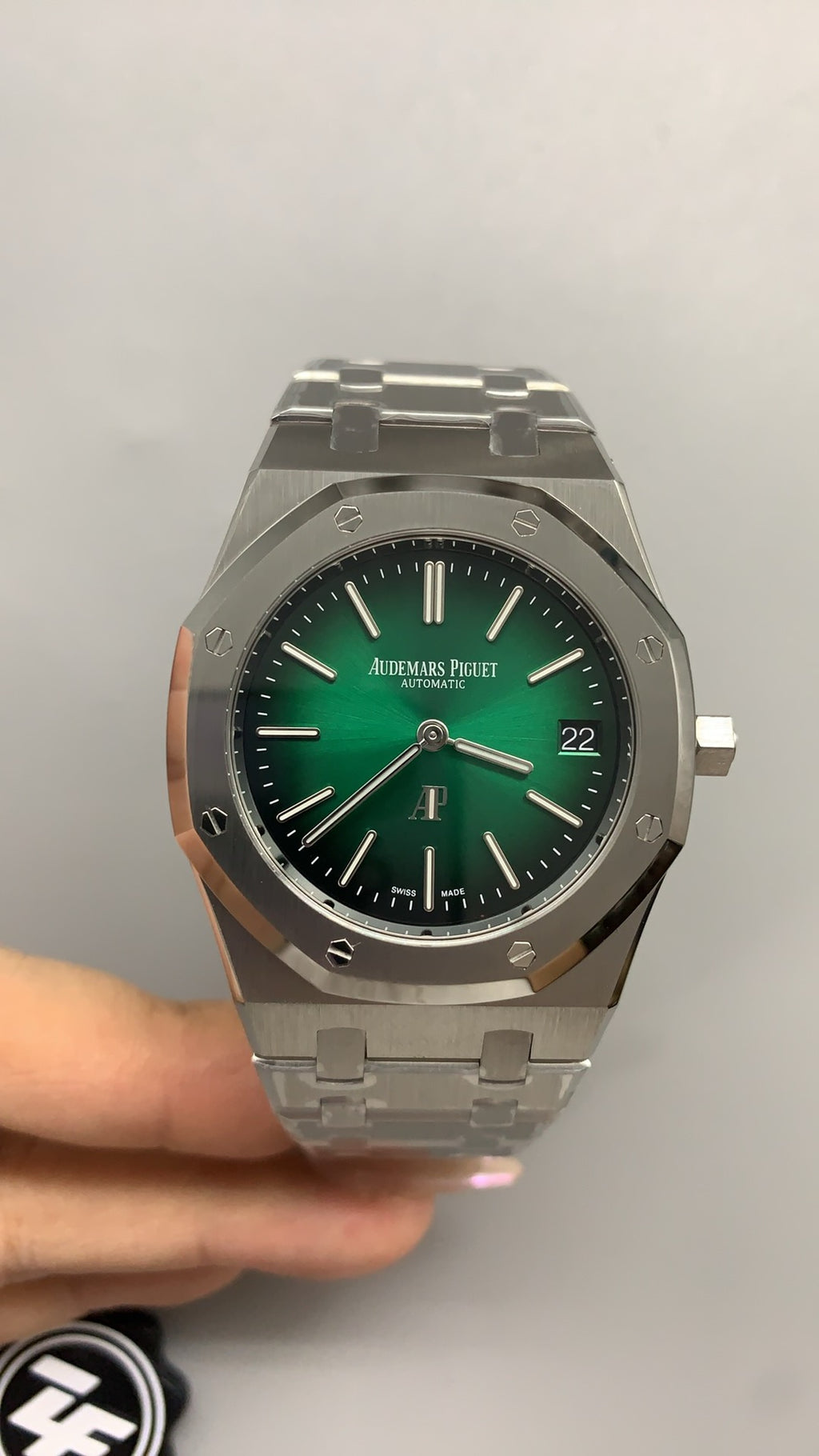 Audemars Piguet Royal Oak 16202ST | 39MM | ตัวเรือนสแตนเลสสตีล | หน้าปัดสีเขียวออโรร่า (Aurora Green) | กลไกอัตโนมัติ Cal.7121