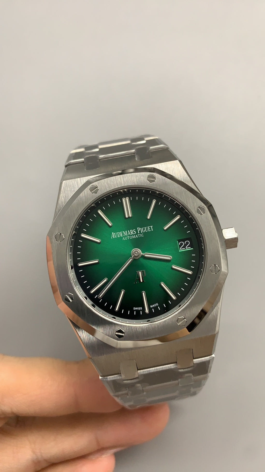 Audemars Piguet Royal Oak 16202ST | 39MM | ตัวเรือนสแตนเลสสตีล | หน้าปัดสีเขียวออโรร่า (Aurora Green) | กลไกอัตโนมัติ Cal.7121