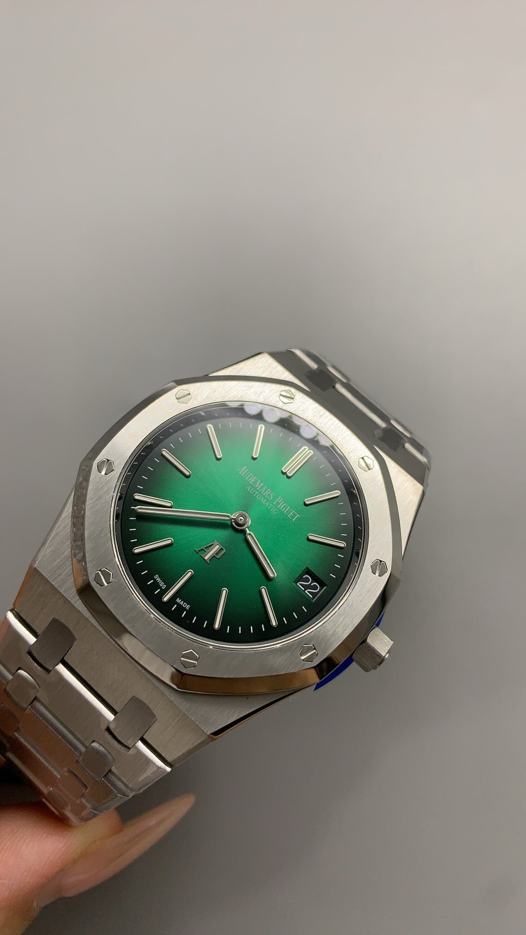 Audemars Piguet Royal Oak 16202ST | 39MM | ตัวเรือนสแตนเลสสตีล | หน้าปัดสีเขียวออโรร่า (Aurora Green) | กลไกอัตโนมัติ Cal.7121