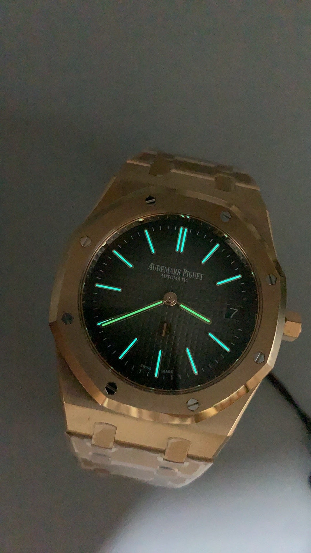 Audemars Piguet Royal Oak 16202 | 39MM | ตัวเรือนสแตนเลสสตีลเคลือบสีโรสโกลด์แบบ PVD | หน้าปัดสีดำไล่เฉดควัน (Smoked Black) | กลไกอัตโนมัติ Cal.7121