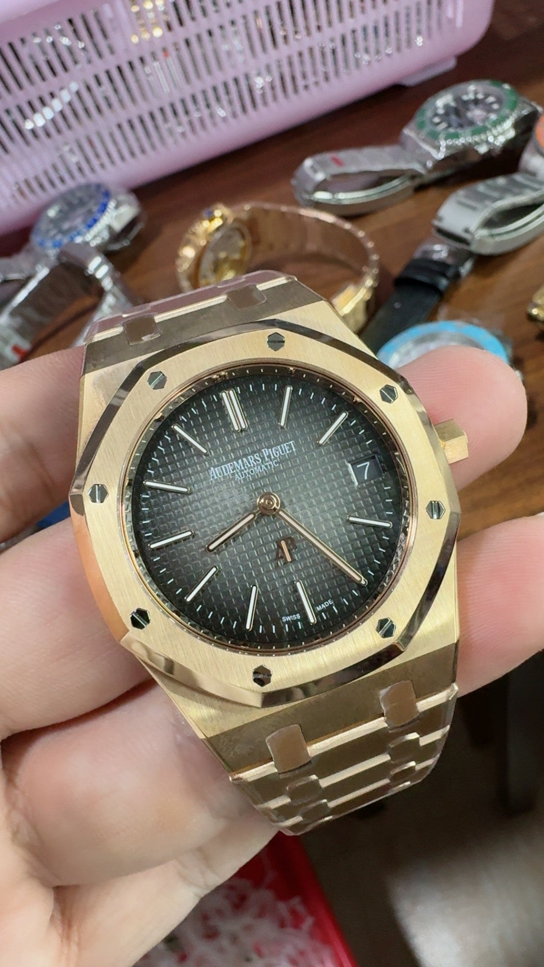 Audemars Piguet Royal Oak 16202 | 39MM | ตัวเรือนสแตนเลสสตีลเคลือบสีโรสโกลด์แบบ PVD | หน้าปัดสีดำไล่เฉดควัน (Smoked Black) | กลไกอัตโนมัติ Cal.7121