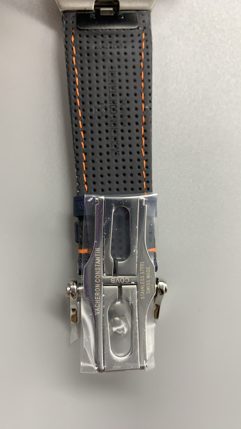 Vacheron Constantin Overseas Chronograph 5500V | 42.5MM | ตัวเรือนสแตนเลสสตีล | ฟังก์ชันจับเวลา | หน้าปัดสีน้ำเงิน | กลไกอัตโนมัติ Cal.5200