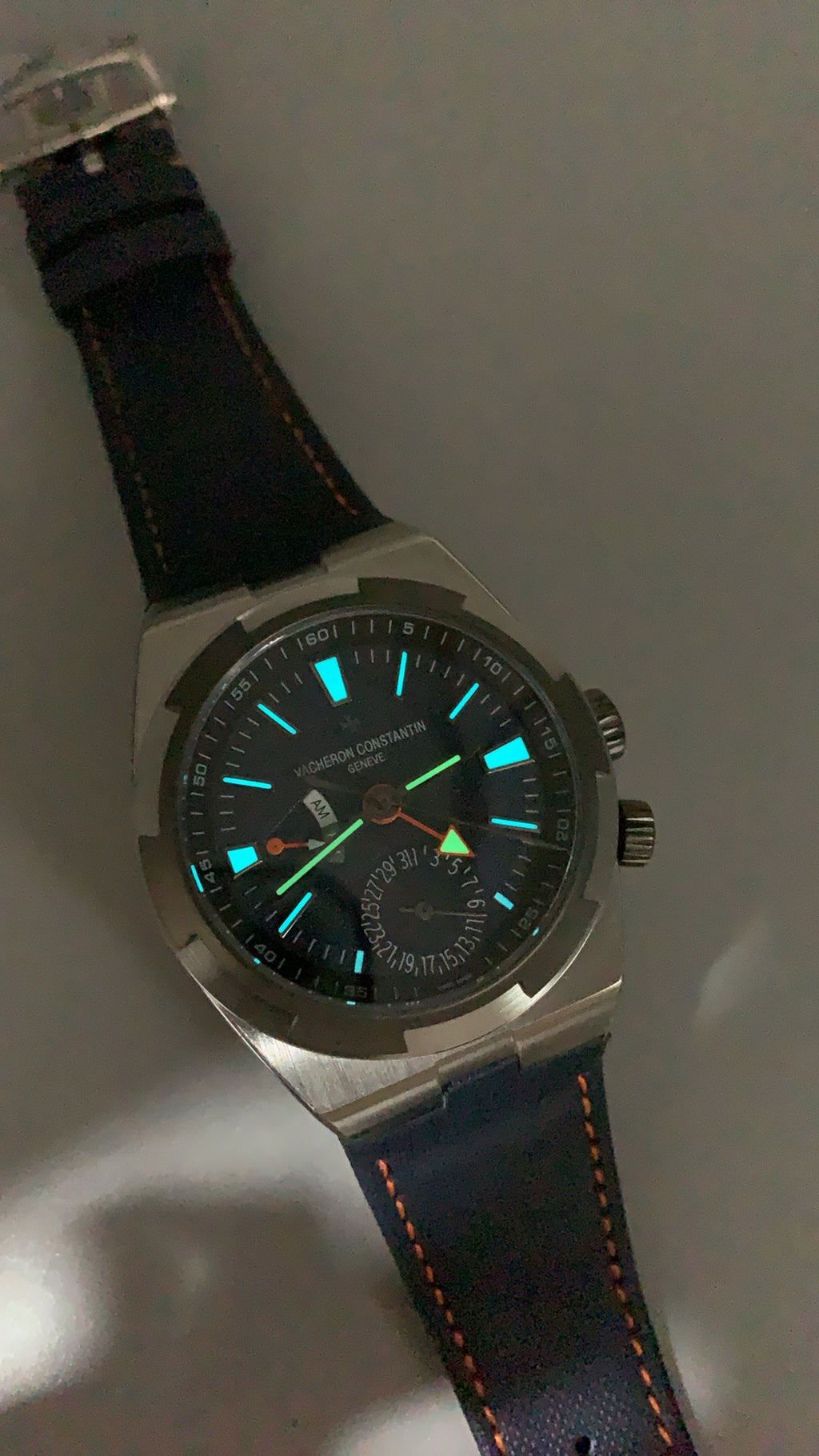 Vacheron Constantin Overseas Chronograph 5500V | 42.5MM | ตัวเรือนสแตนเลสสตีล | ฟังก์ชันจับเวลา | หน้าปัดสีน้ำเงิน | กลไกอัตโนมัติ Cal.5200