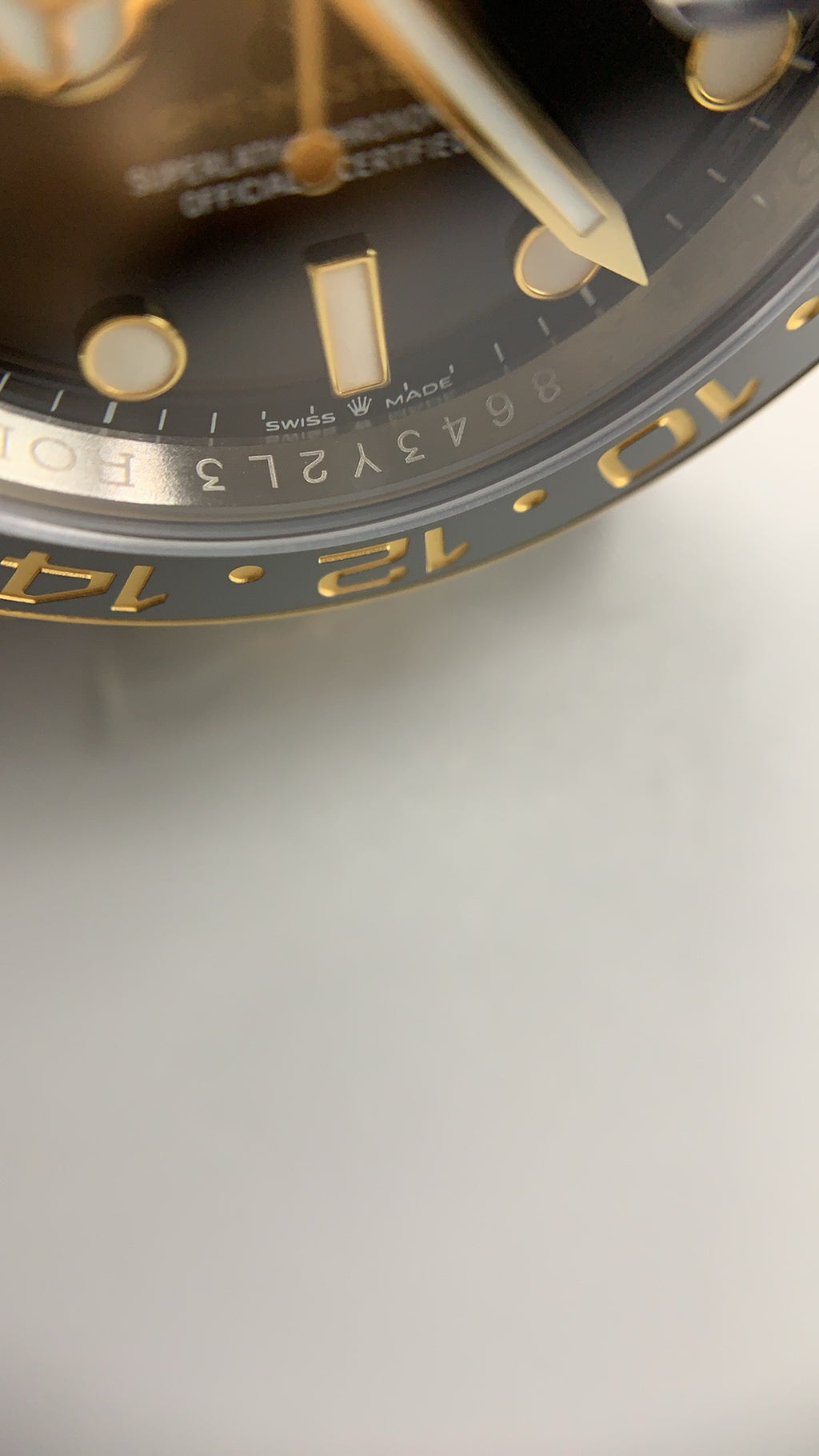 Rolex GMT-Master II 40MM | ขอบเซรามิกสีดำ-เทา (ขอบไข่เยี่ยวม้า) | ตัวเรือนสแตนเลสสลับเคลือบสีทอง PVD