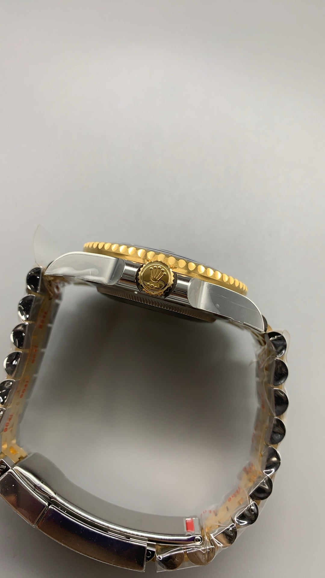 Rolex GMT-Master II 40MM | ขอบเซรามิกสีดำ-เทา (ขอบไข่เยี่ยวม้า) | ตัวเรือนสแตนเลสสลับเคลือบสีทอง PVD