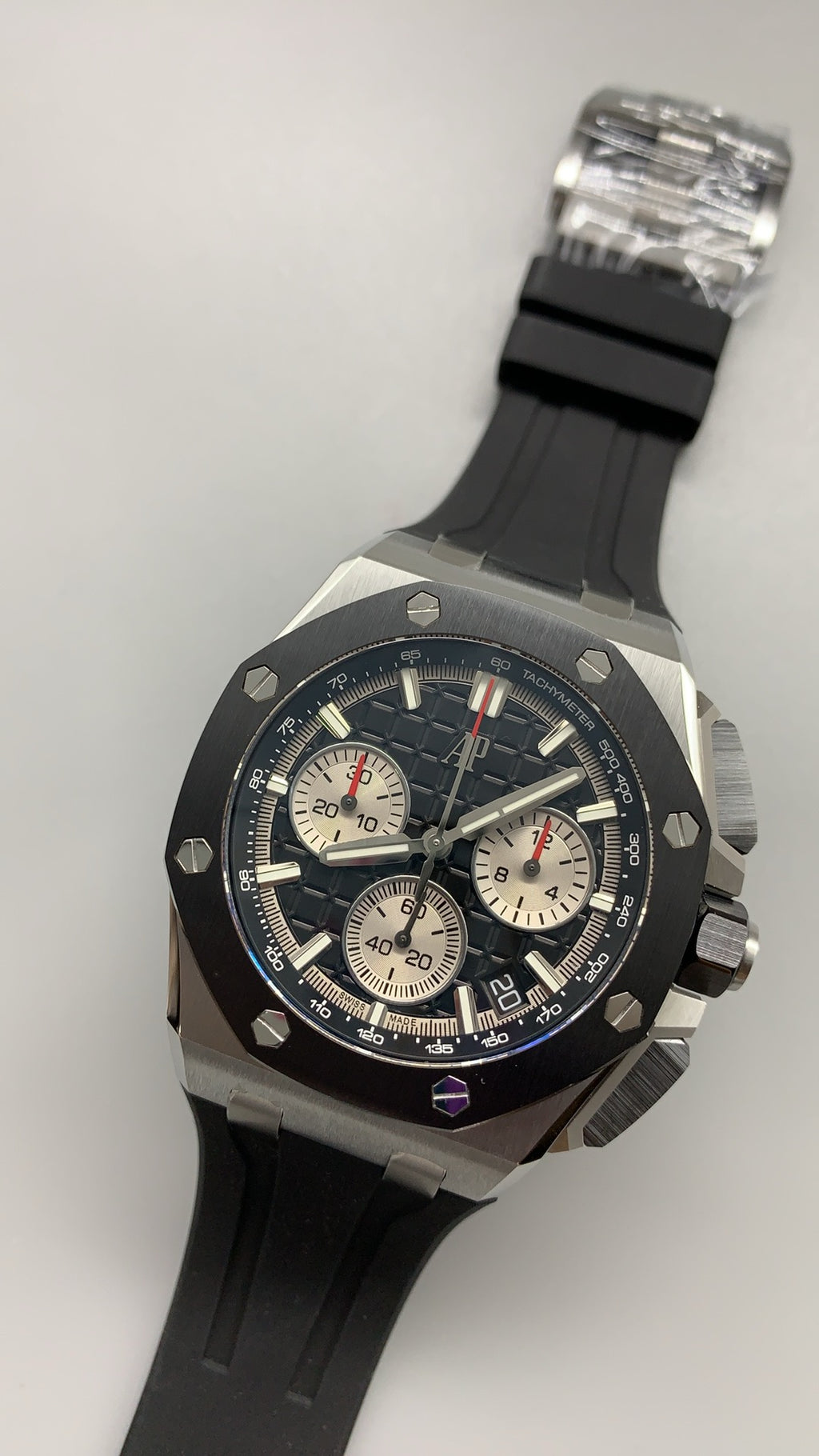 Audemars Piguet Royal Oak 26240CE | 41MM | ตัวเรือนเซรามิกสีดำ | หน้าปัดสีดำ | สายยาง | จับเวลา Chronograph | กลไกอัตโนมัติ Cal.4401