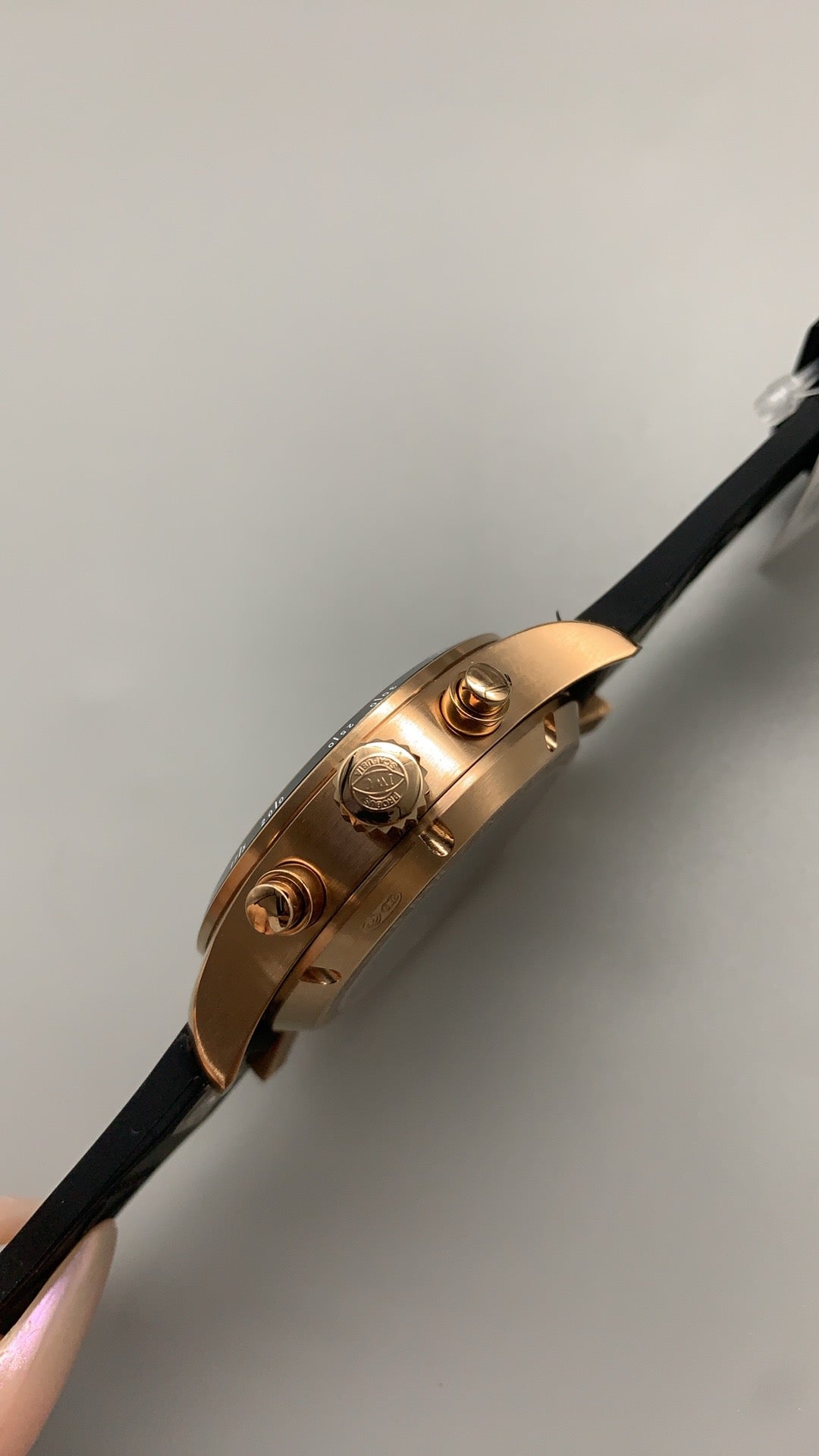 IWC Pilot's Watch | 40MM | ตัวเรือนสแตนเลสสตีล | ฟังก์ชันวันที่ | หน้าปัดสีดำ | สายหนังวัวสีดำ | กลไกอัตโนมัติ Cal.32111