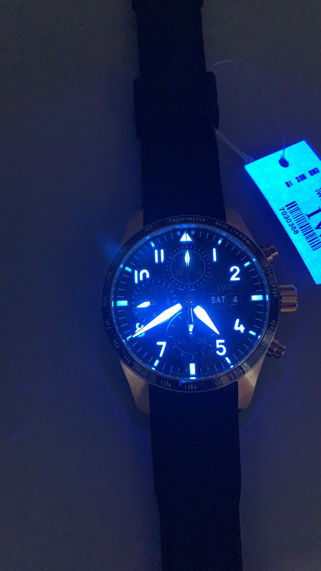 IWC Pilot's Watch | 40MM | ตัวเรือนสแตนเลสสตีล | ฟังก์ชันวันที่ | หน้าปัดสีดำ | สายหนังวัวสีดำ | กลไกอัตโนมัติ Cal.32111