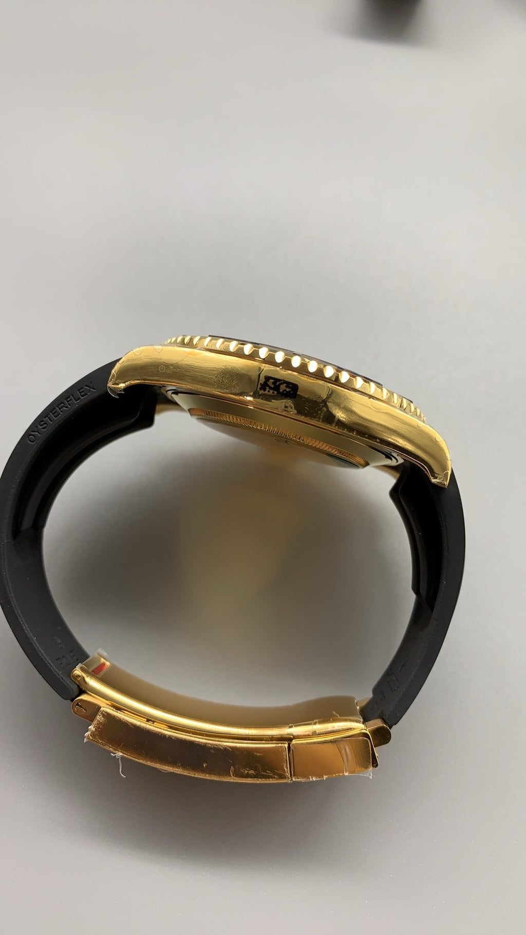 Rolex Yacht-Master 42MM | หน้าปัดสีดำ สปอร์ตหรู | ตัวเรือนสแตนเลสเคลือบสีทอง PVD