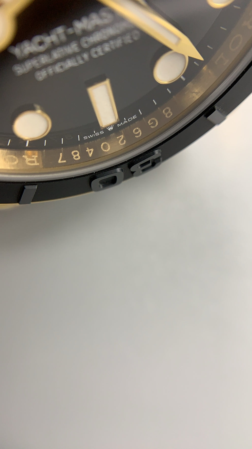 Rolex Yacht-Master 42MM | หน้าปัดสีดำ สปอร์ตหรู | ตัวเรือนสแตนเลสเคลือบสีทอง PVD