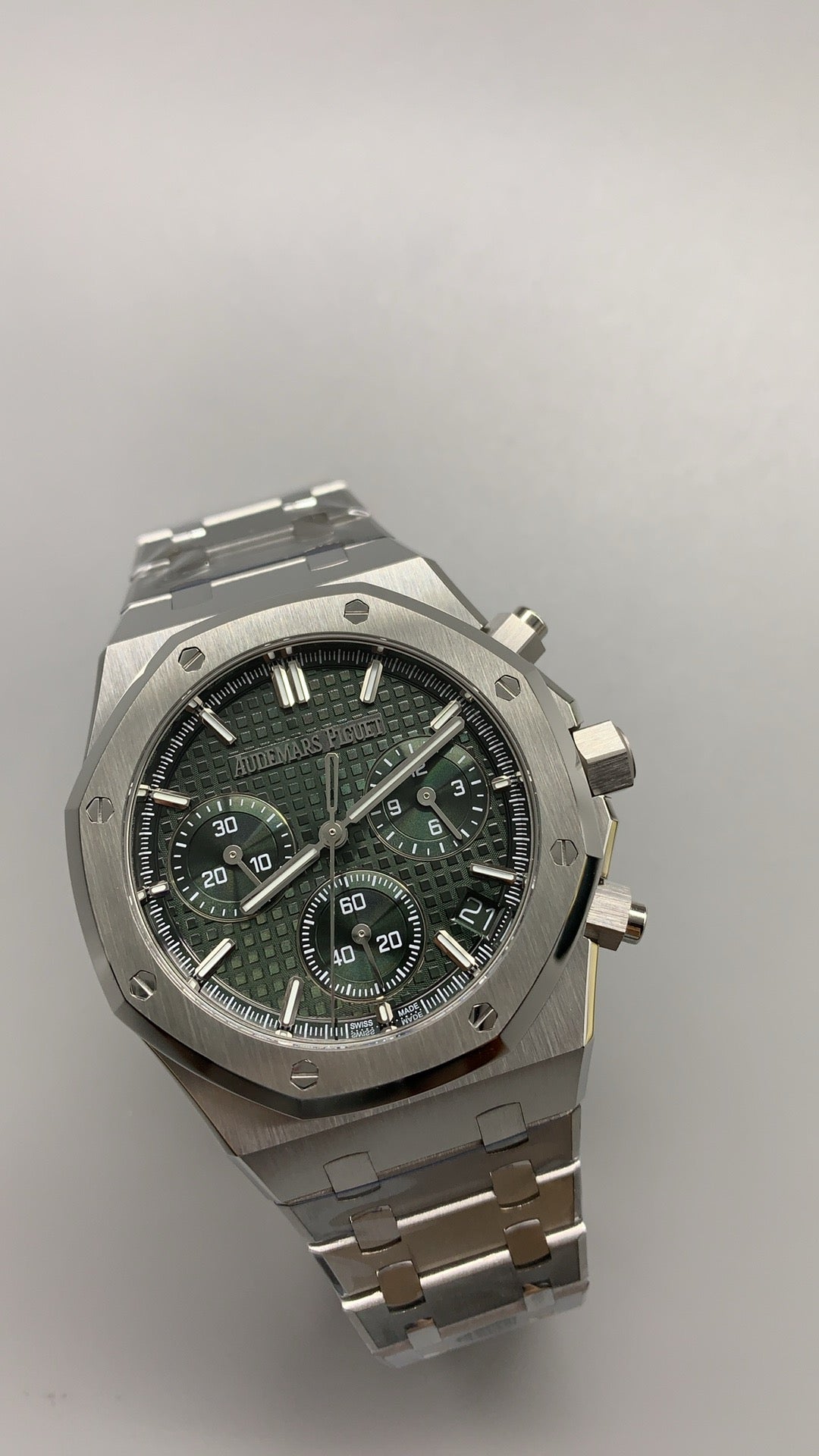 Audemars Piguet Royal Oak 26240ST | 41MM | ตัวเรือนสแตนเลสสตีล | หน้าปัดสีเขียว | จับเวลา Chronograph | กลไกอัตโนมัติ Cal.4401