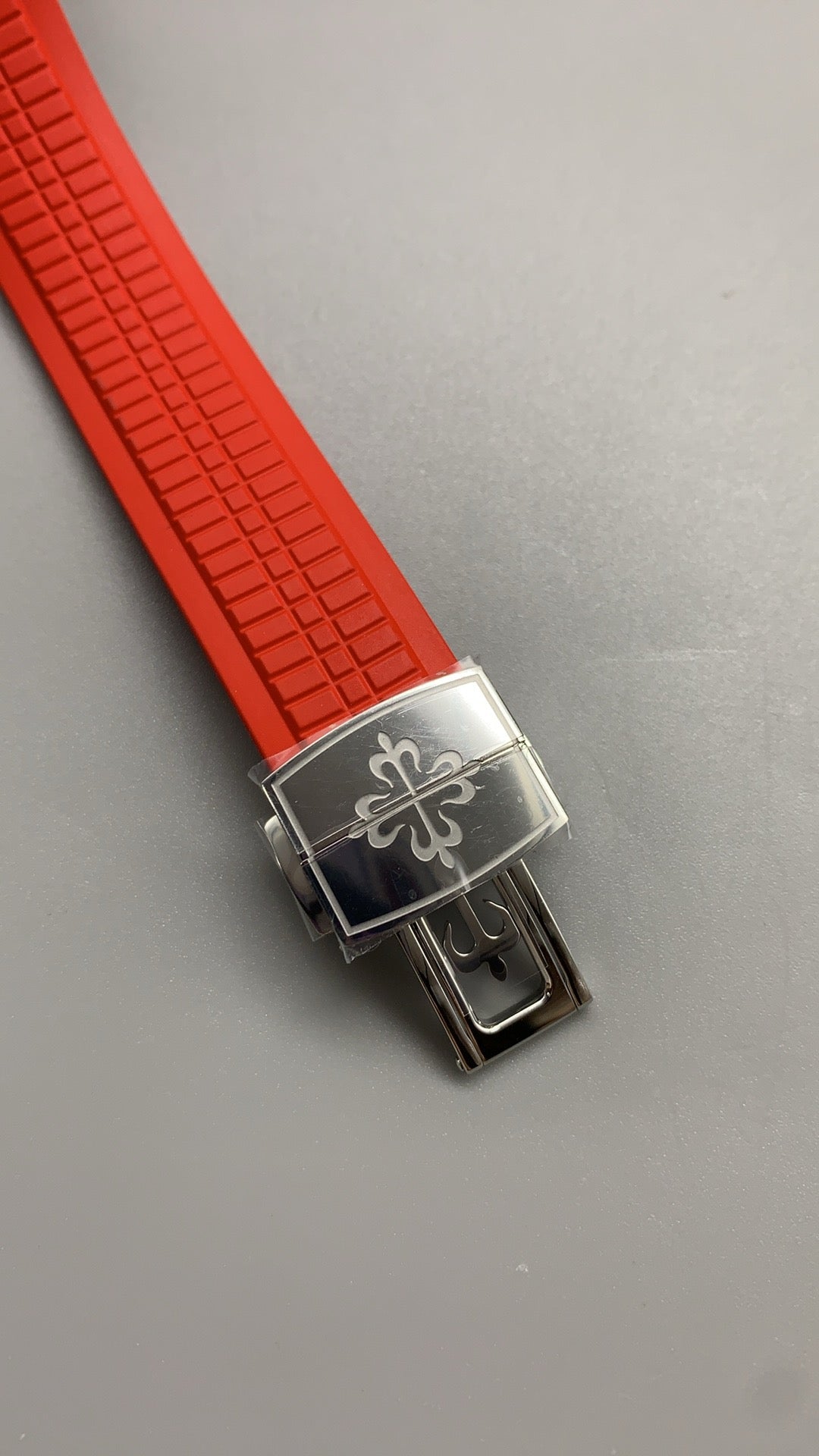 Patek Philippe Aquanaut 5167A | 40MM | รุ่นพิเศษ Singapore Limited | หน้าปัดสีดำลายตาราง | สายยางสีแดง-ดำ | กลไกอัตโนมัติ Cal.324 S C