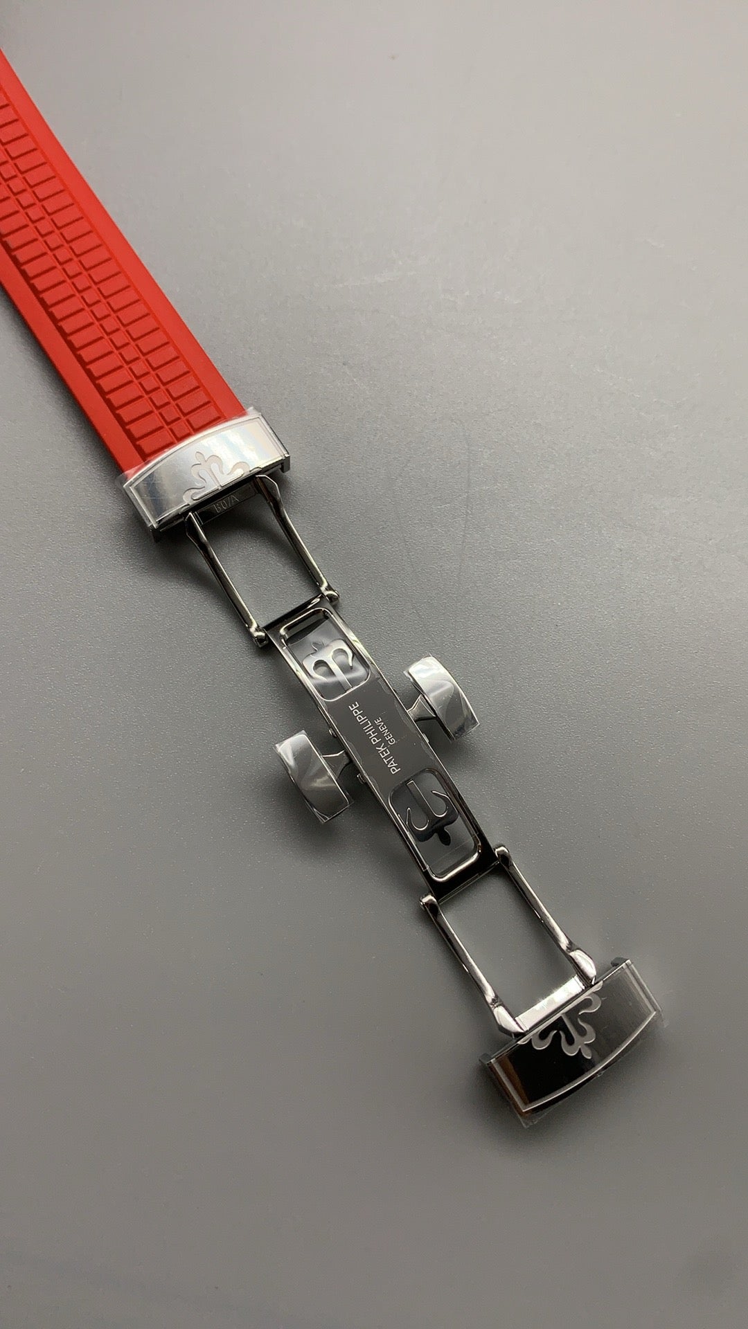 Patek Philippe Aquanaut 5167A | 40MM | รุ่นพิเศษ Singapore Limited | หน้าปัดสีดำลายตาราง | สายยางสีแดง-ดำ | กลไกอัตโนมัติ Cal.324 S C