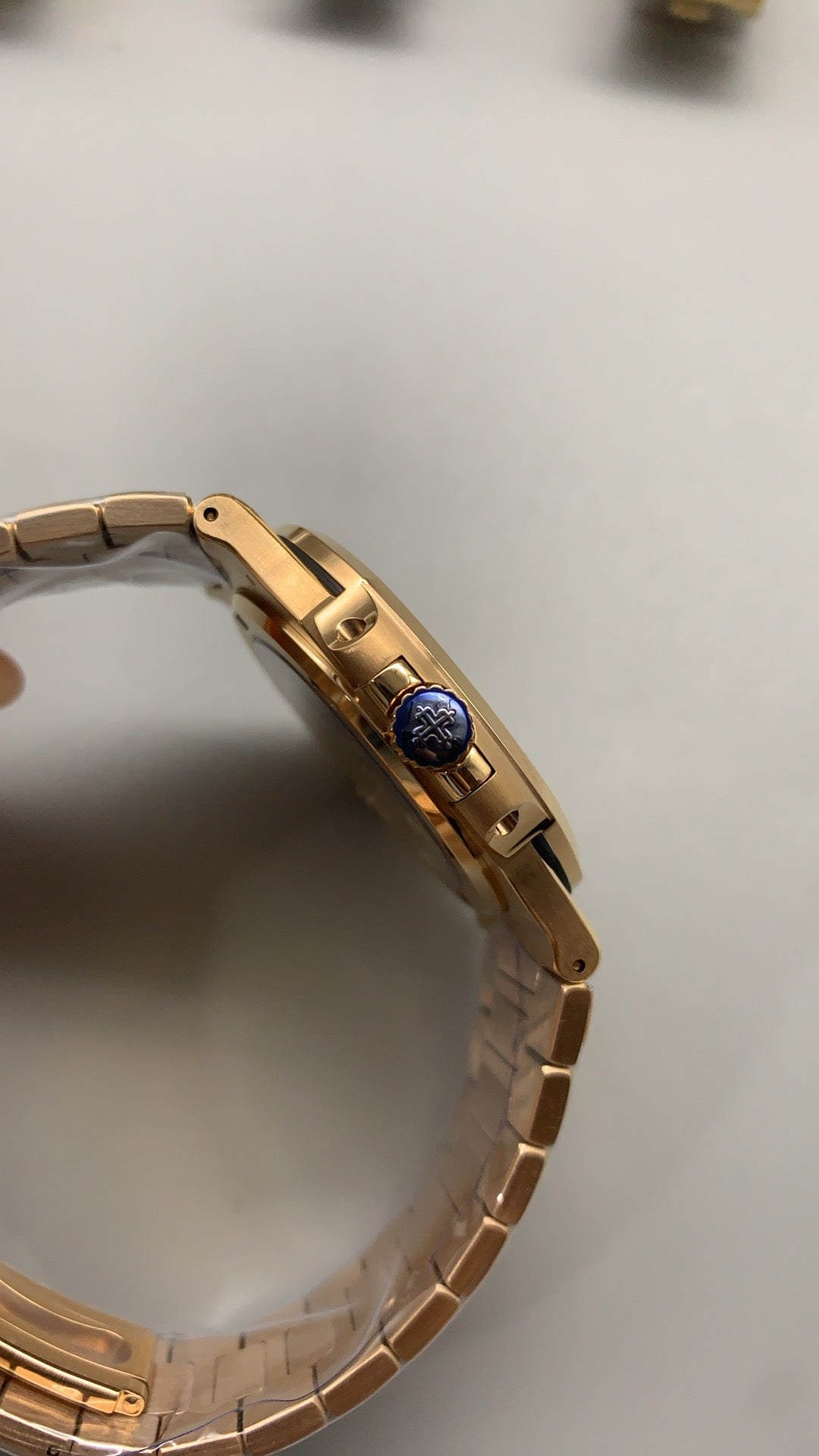 Patek Philippe Nautilus 5711 | 40MM | ตัวเรือนสแตนเลสเคลือบสีโรสโกลด์ PVD | หน้าปัดสีน้ำตาลซันเรย์ | กลไกอัตโนมัติ Cal.324 S C