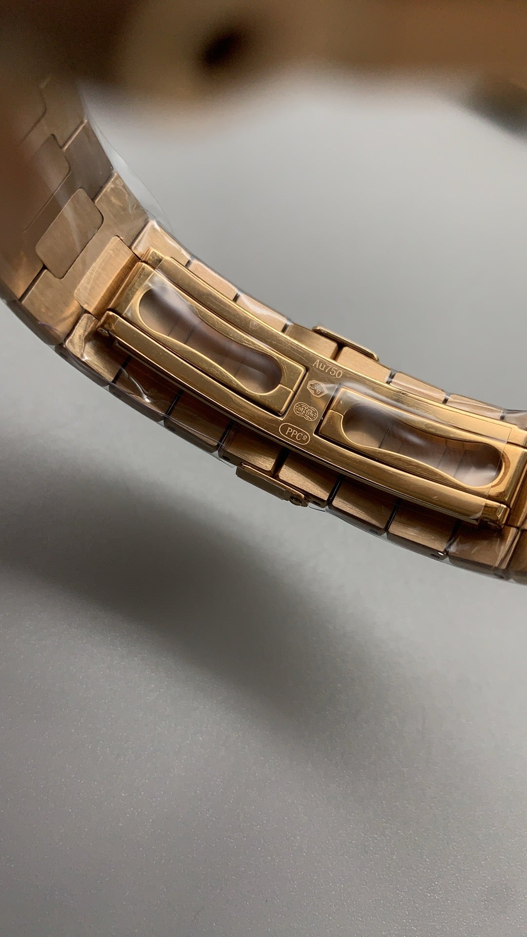 Patek Philippe Nautilus 5711 | 40MM | ตัวเรือนสแตนเลสเคลือบสีโรสโกลด์ PVD | หน้าปัดสีน้ำตาลซันเรย์ | กลไกอัตโนมัติ Cal.324 S C