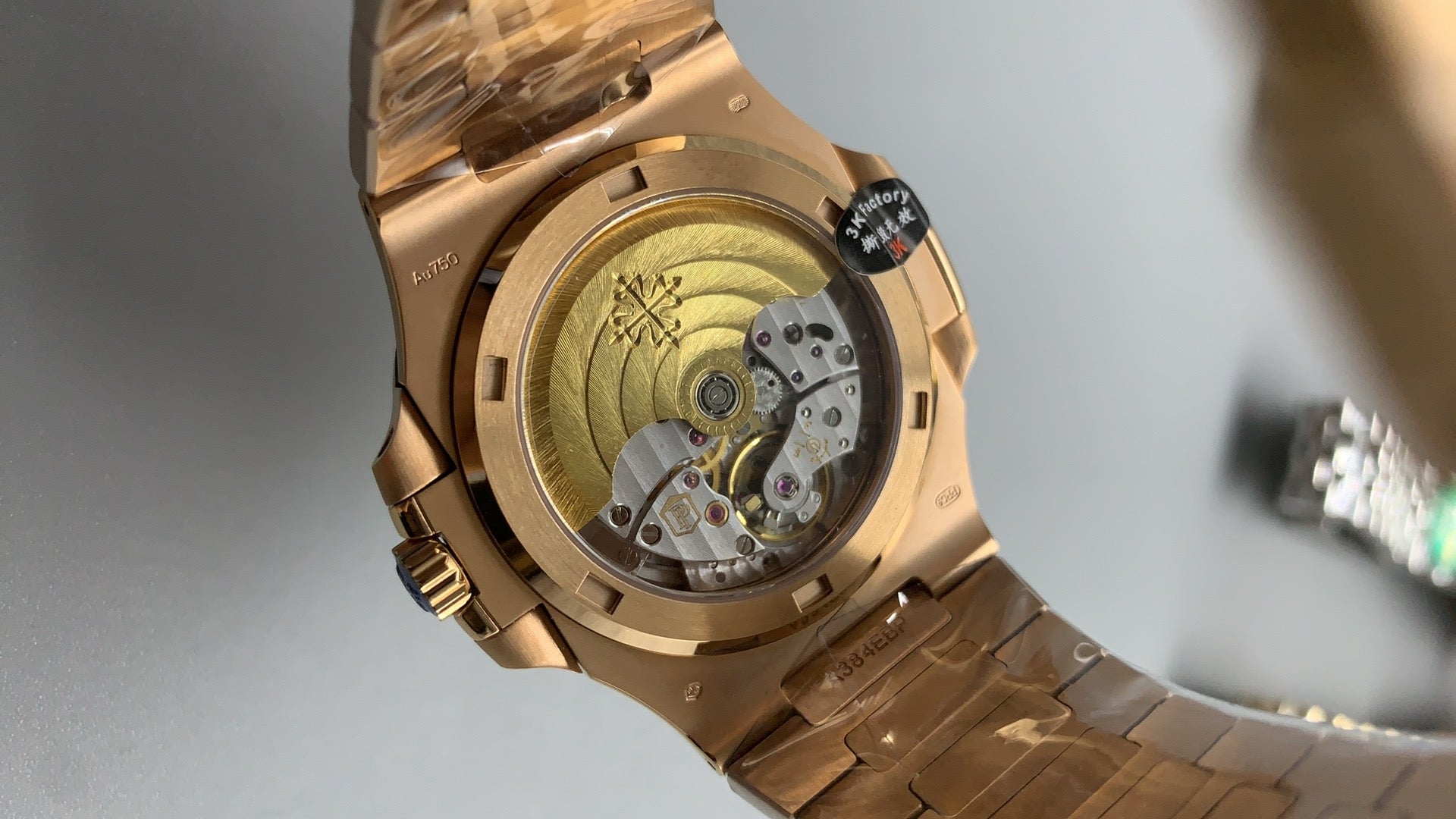 Patek Philippe Nautilus 5711 | 40MM | ตัวเรือนสแตนเลสเคลือบสีโรสโกลด์ PVD | หน้าปัดสีน้ำตาลซันเรย์ | กลไกอัตโนมัติ Cal.324 S C