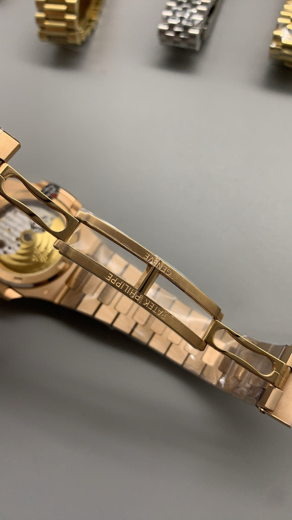 Patek Philippe Nautilus 5711 | 40MM | ตัวเรือนสแตนเลสเคลือบสีโรสโกลด์ PVD | หน้าปัดสีน้ำตาลซันเรย์ | กลไกอัตโนมัติ Cal.324 S C