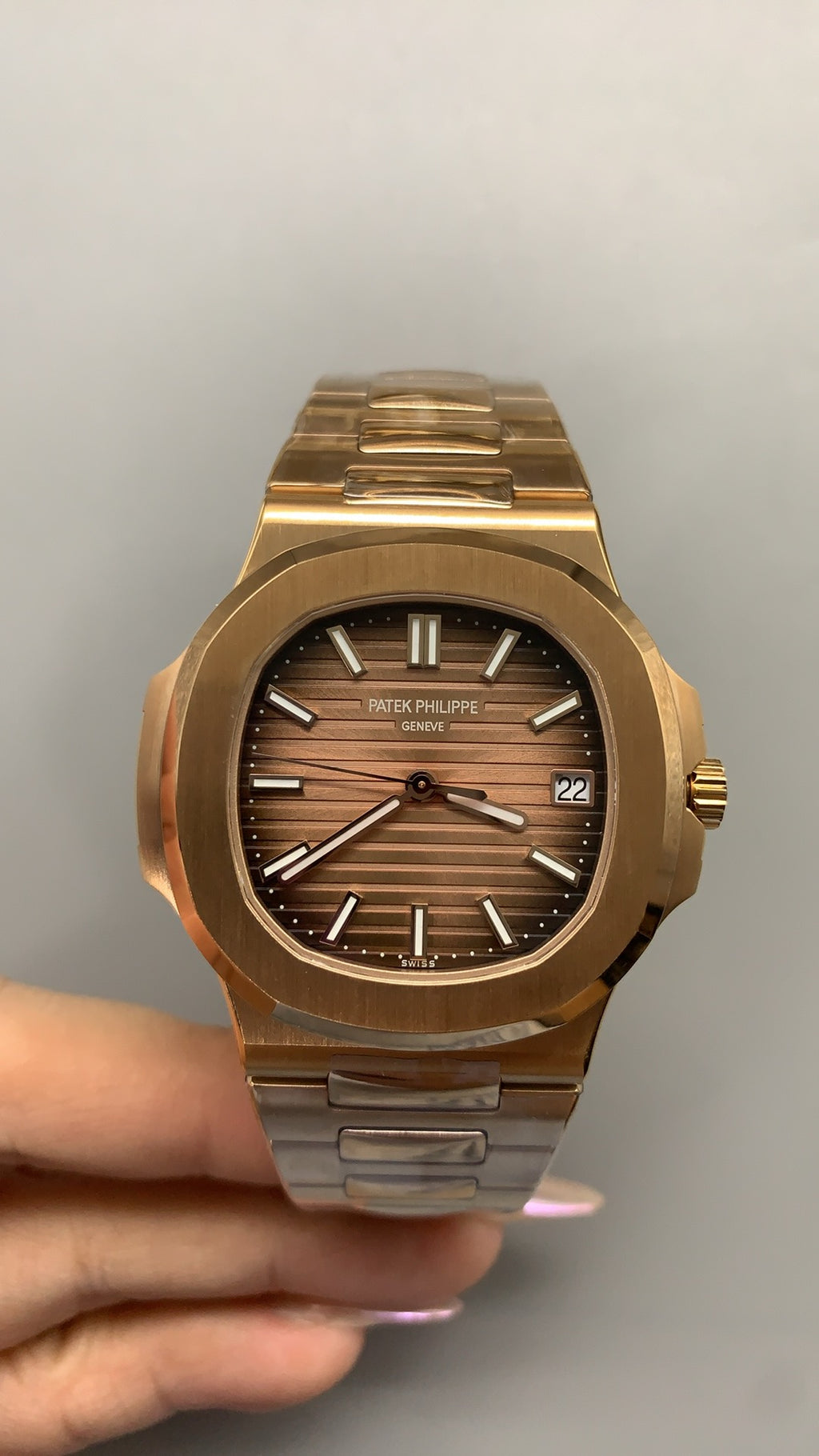 Patek Philippe Nautilus 5711 | 40MM | ตัวเรือนสแตนเลสเคลือบสีโรสโกลด์ PVD | หน้าปัดสีน้ำตาลซันเรย์ | กลไกอัตโนมัติ Cal.324 S C