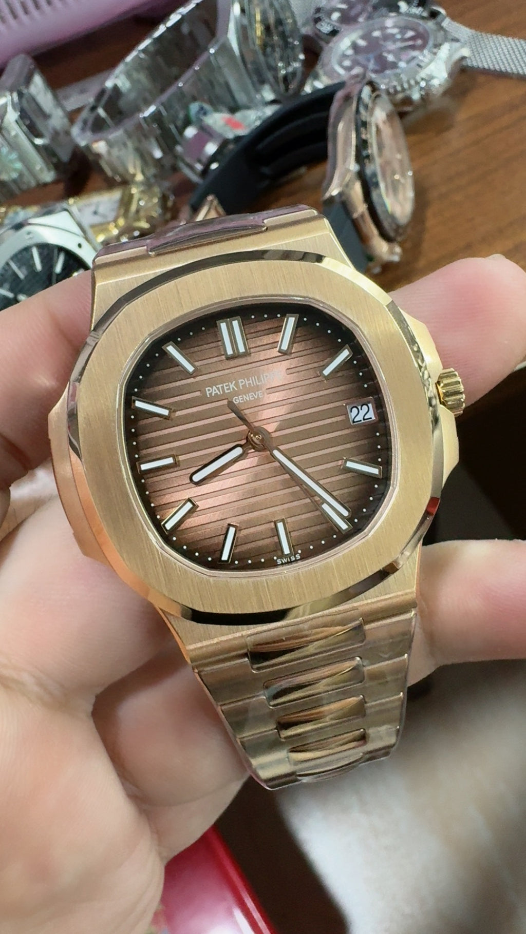 Patek Philippe Nautilus 5711 | 40MM | ตัวเรือนสแตนเลสเคลือบสีโรสโกลด์ PVD | หน้าปัดสีน้ำตาลซันเรย์ | กลไกอัตโนมัติ Cal.324 S C
