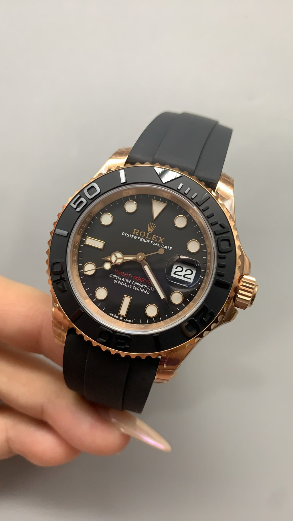 Rolex Yacht-Master 40MM | หน้าปัดสีดำ | ตัวเรือนสแตนเลสเคลือบสีโรสโกลด์ PVD