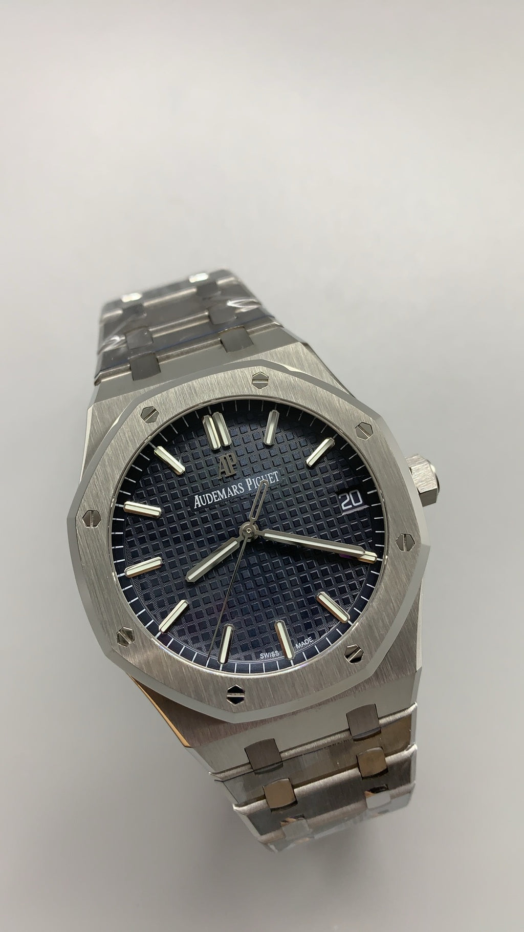 Audemars Piguet Royal Oak 15500ST | 41MM | ตัวเรือนสแตนเลสสตีล | หน้าปัดสีน้ำเงิน | กลไกอัตโนมัติ Cal.4302
