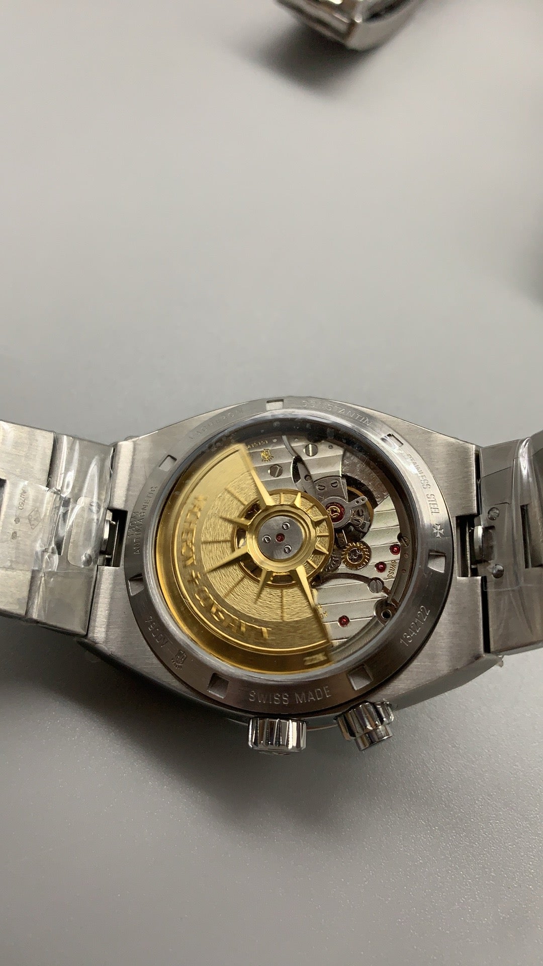 Vacheron Constantin Overseas Dual Time 7900V | 41MM | ตัวเรือนสแตนเลสสตีล | ฟังก์ชันเวลา 2 เขต | หน้าปัดสีน้ำเงิน | กลไกอัตโนมัติ Cal.5110 DT