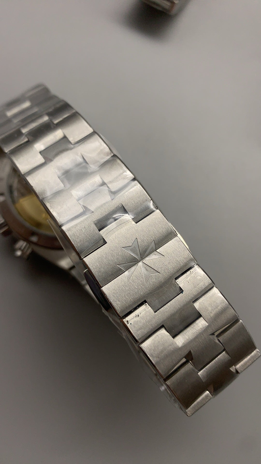 Vacheron Constantin Overseas Dual Time 7900V | 41MM | ตัวเรือนสแตนเลสสตีล | ฟังก์ชันเวลา 2 เขต | หน้าปัดสีน้ำเงิน | กลไกอัตโนมัติ Cal.5110 DT